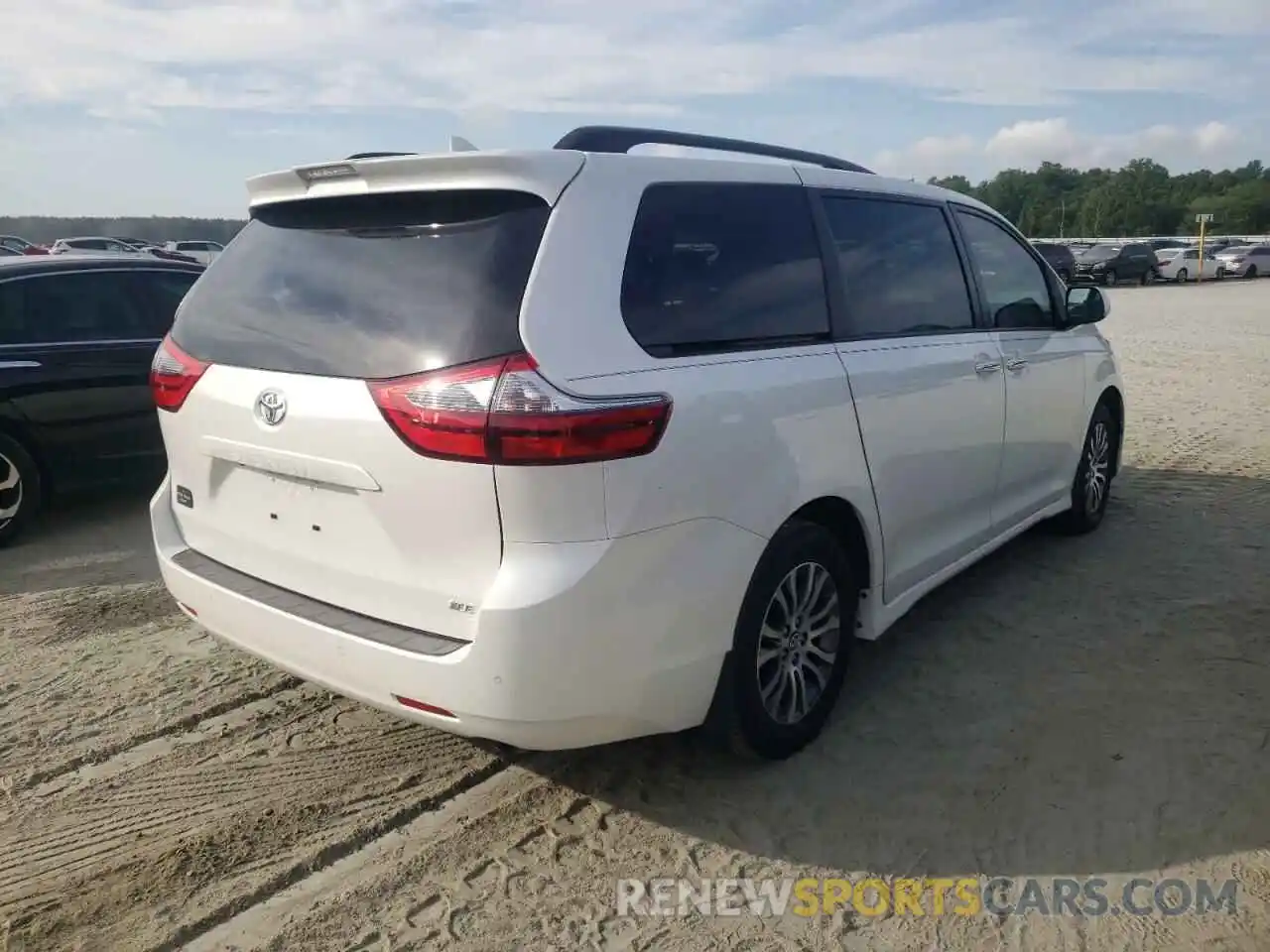 4 Photograph of a damaged car 5TDYZ3DC4LS052733 TOYOTA SIENNA 2020