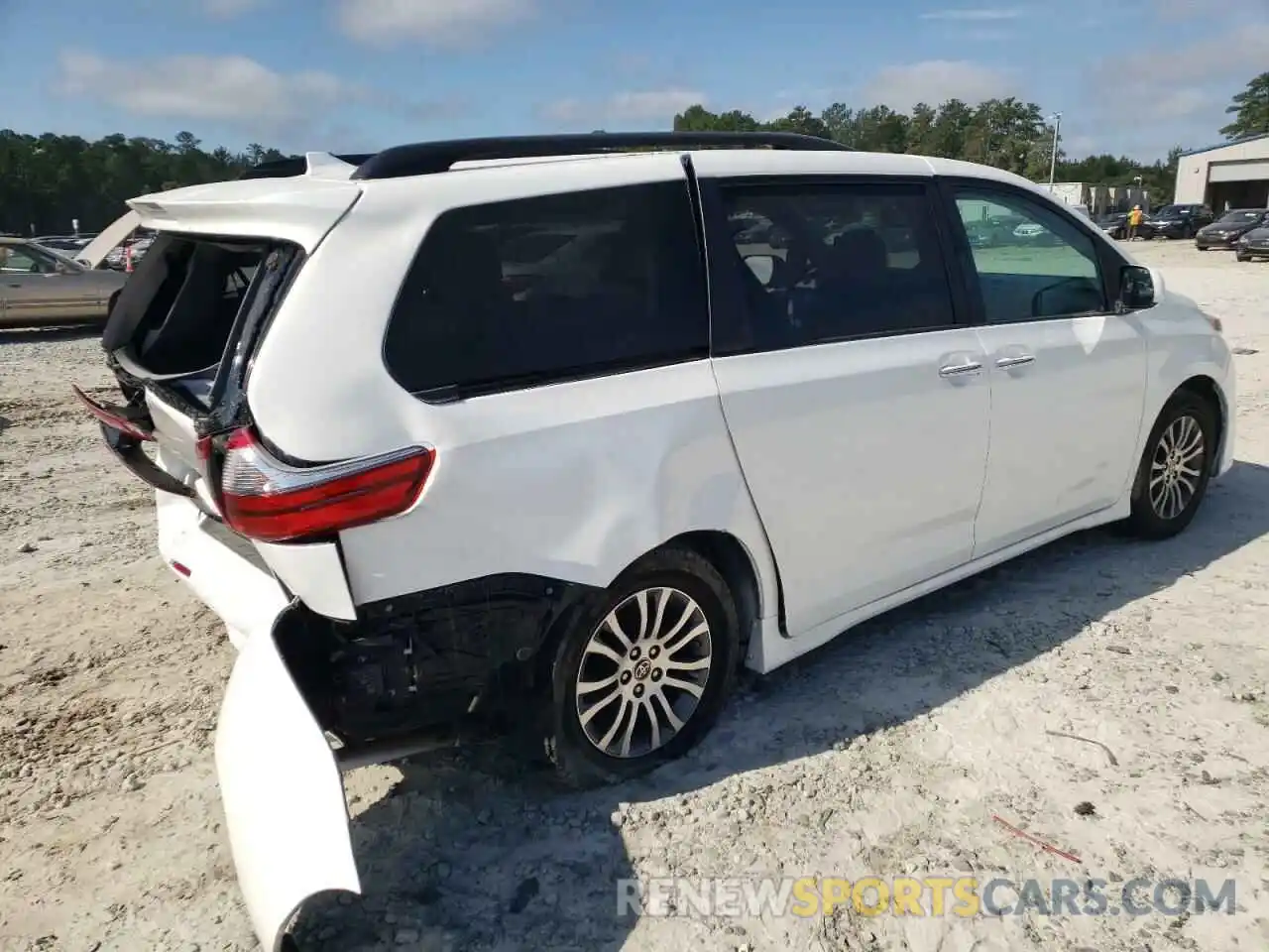 4 Photograph of a damaged car 5TDYZ3DC4LS064817 TOYOTA SIENNA 2020