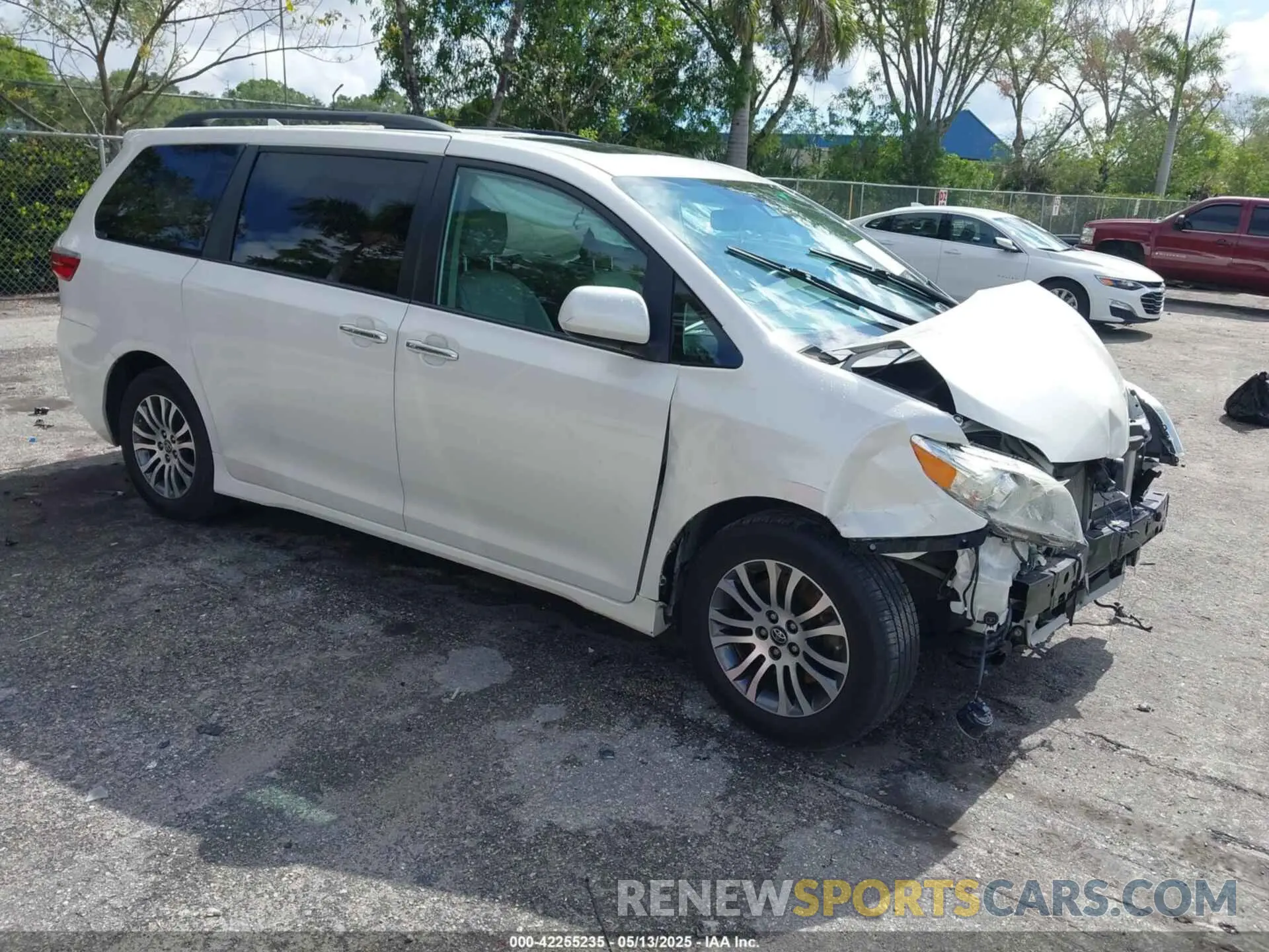 1 Photograph of a damaged car 5TDYZ3DC5LS029364 TOYOTA SIENNA 2020