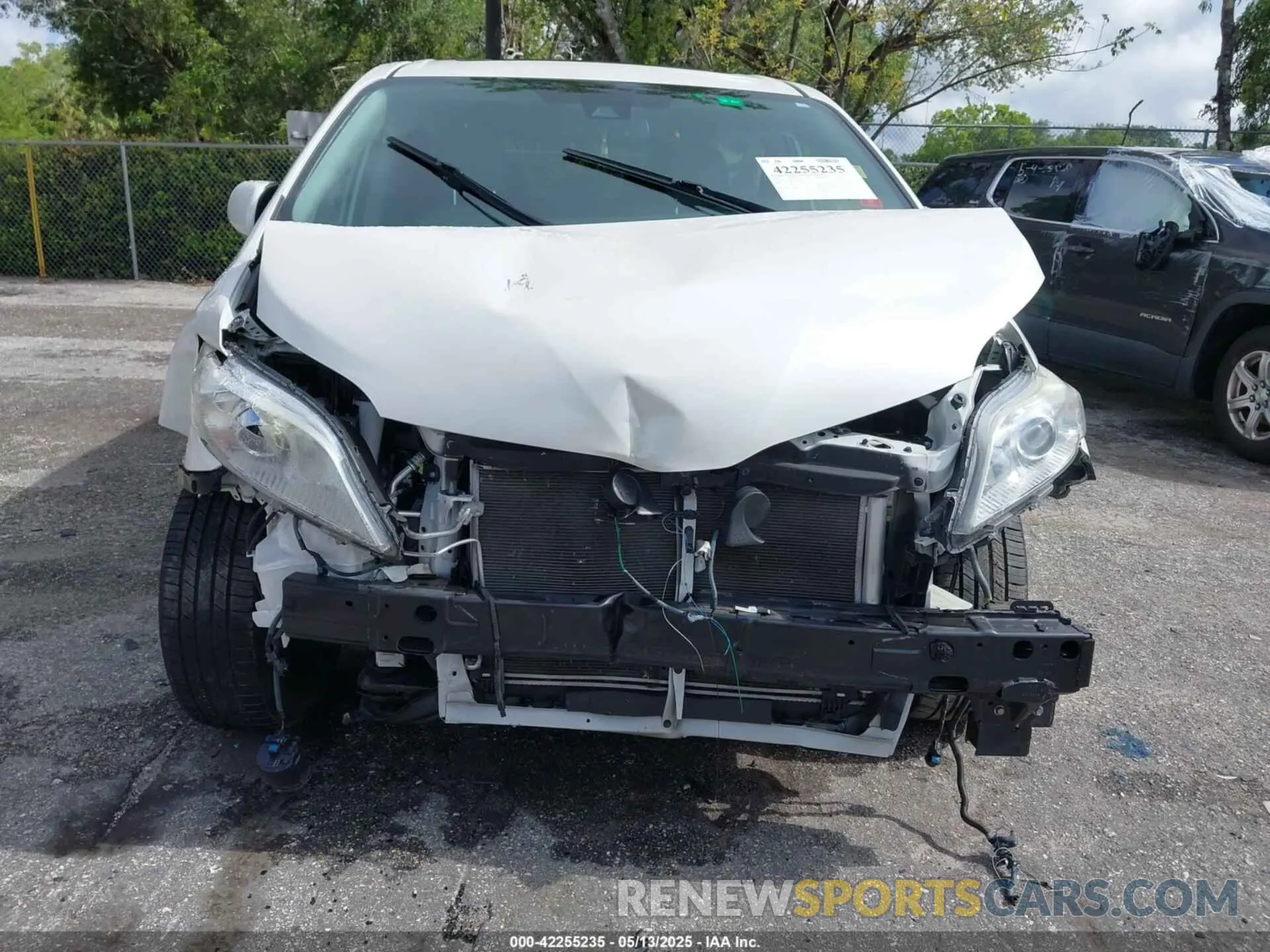 12 Photograph of a damaged car 5TDYZ3DC5LS029364 TOYOTA SIENNA 2020