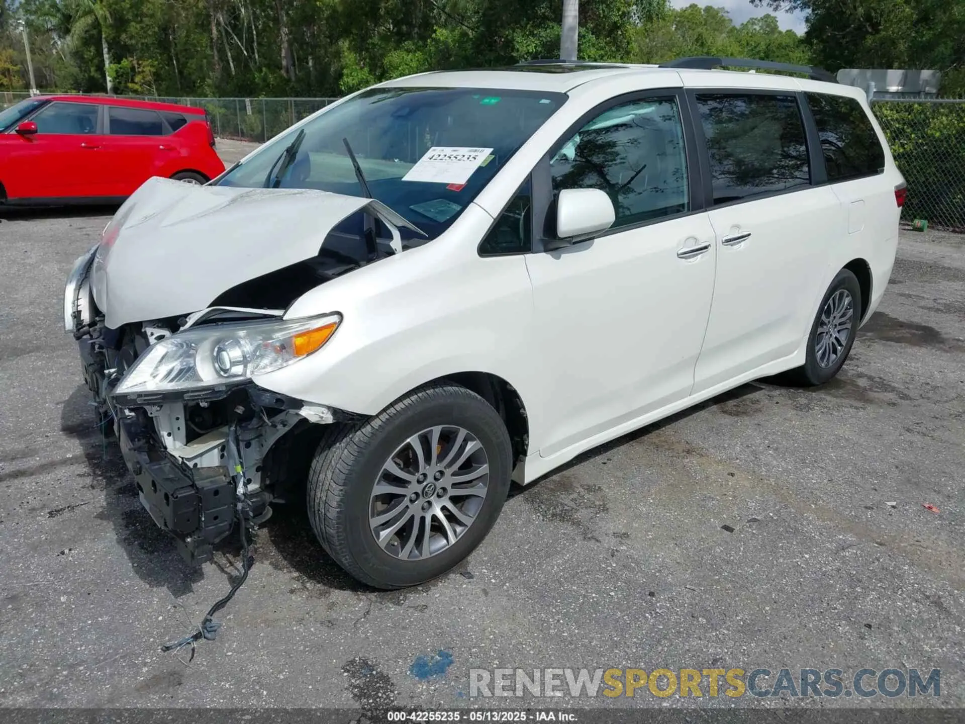 2 Photograph of a damaged car 5TDYZ3DC5LS029364 TOYOTA SIENNA 2020