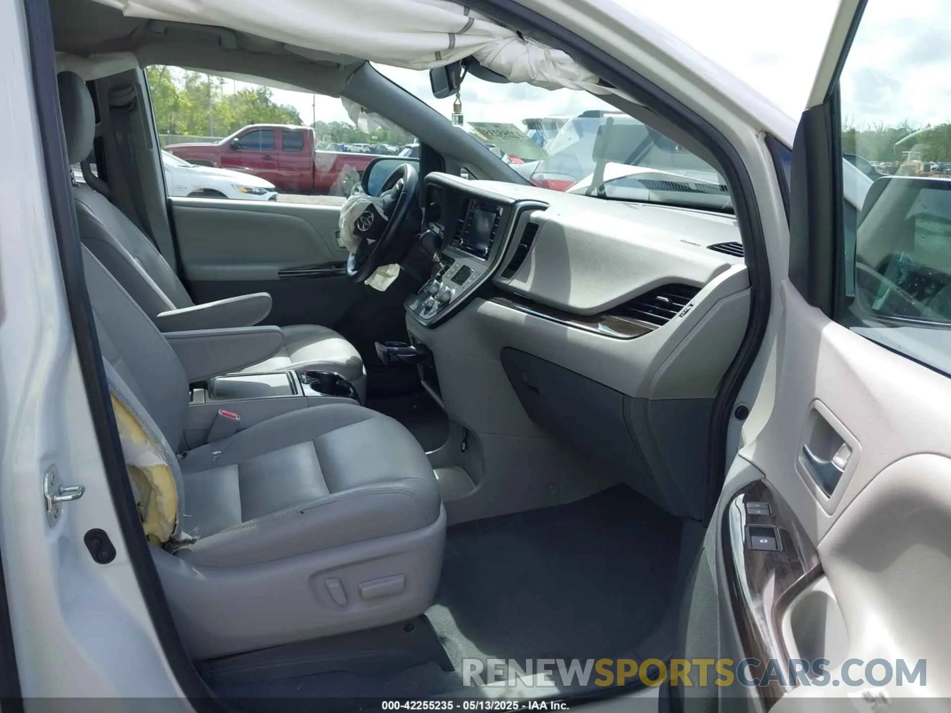 5 Photograph of a damaged car 5TDYZ3DC5LS029364 TOYOTA SIENNA 2020