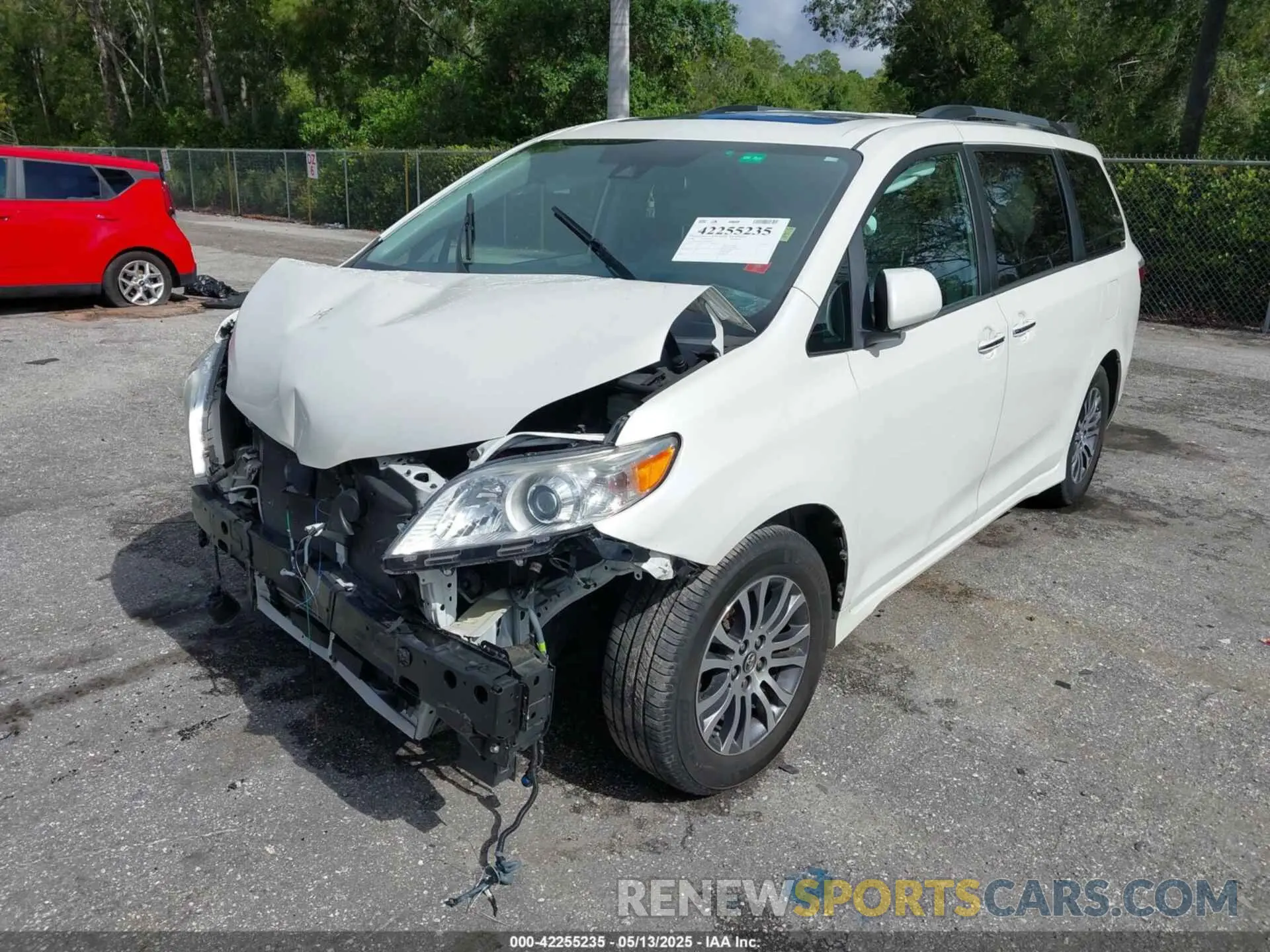6 Photograph of a damaged car 5TDYZ3DC5LS029364 TOYOTA SIENNA 2020