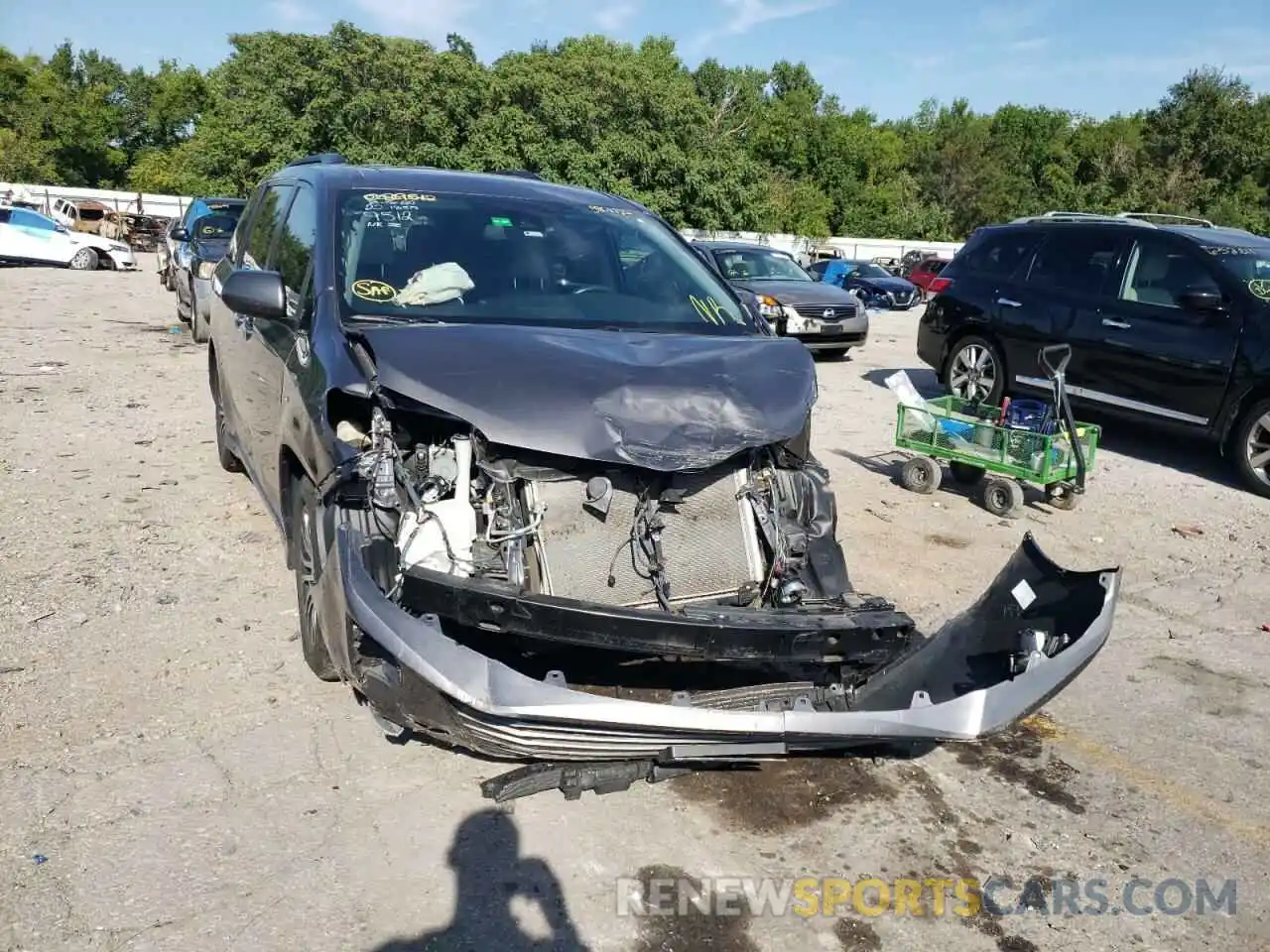 9 Photograph of a damaged car 5TDYZ3DC5LS029512 TOYOTA SIENNA 2020