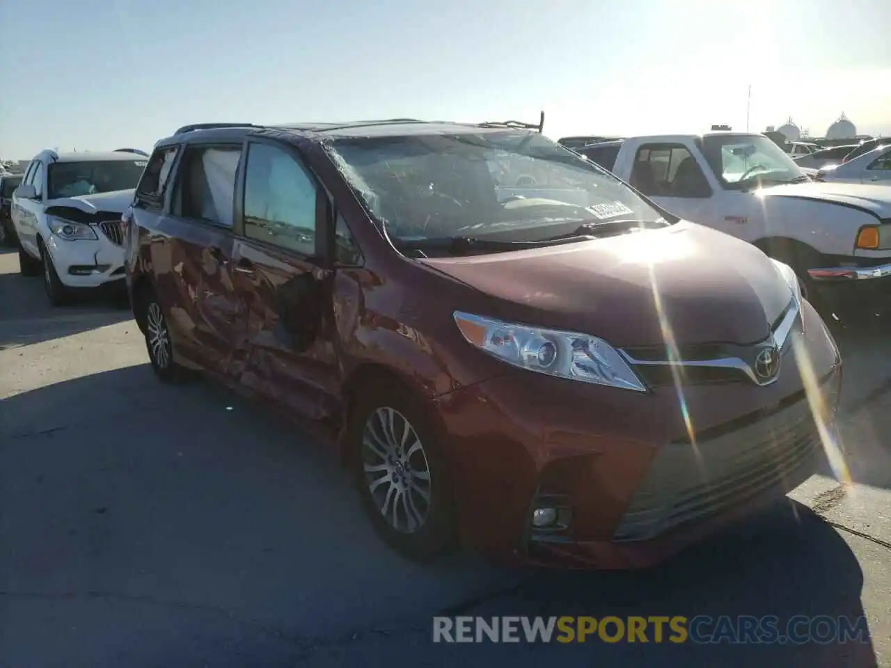 1 Photograph of a damaged car 5TDYZ3DC5LS036721 TOYOTA SIENNA 2020