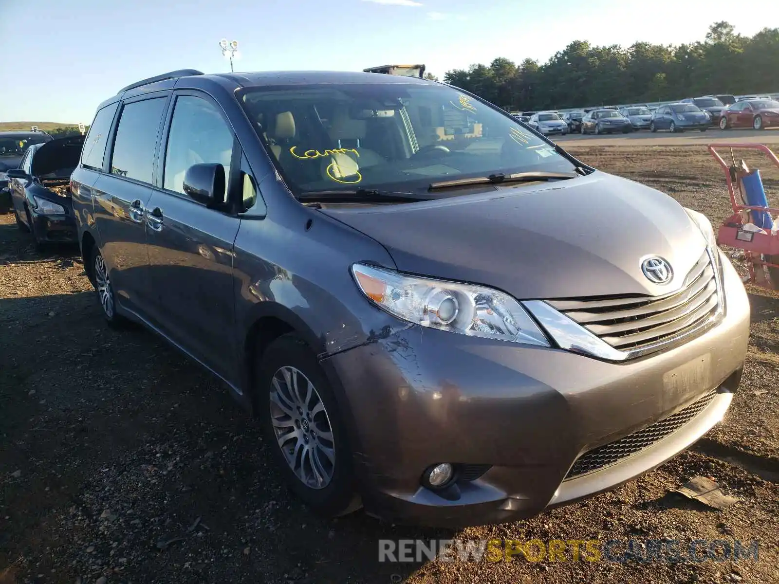 1 Photograph of a damaged car 5TDYZ3DC5LS046245 TOYOTA SIENNA 2020