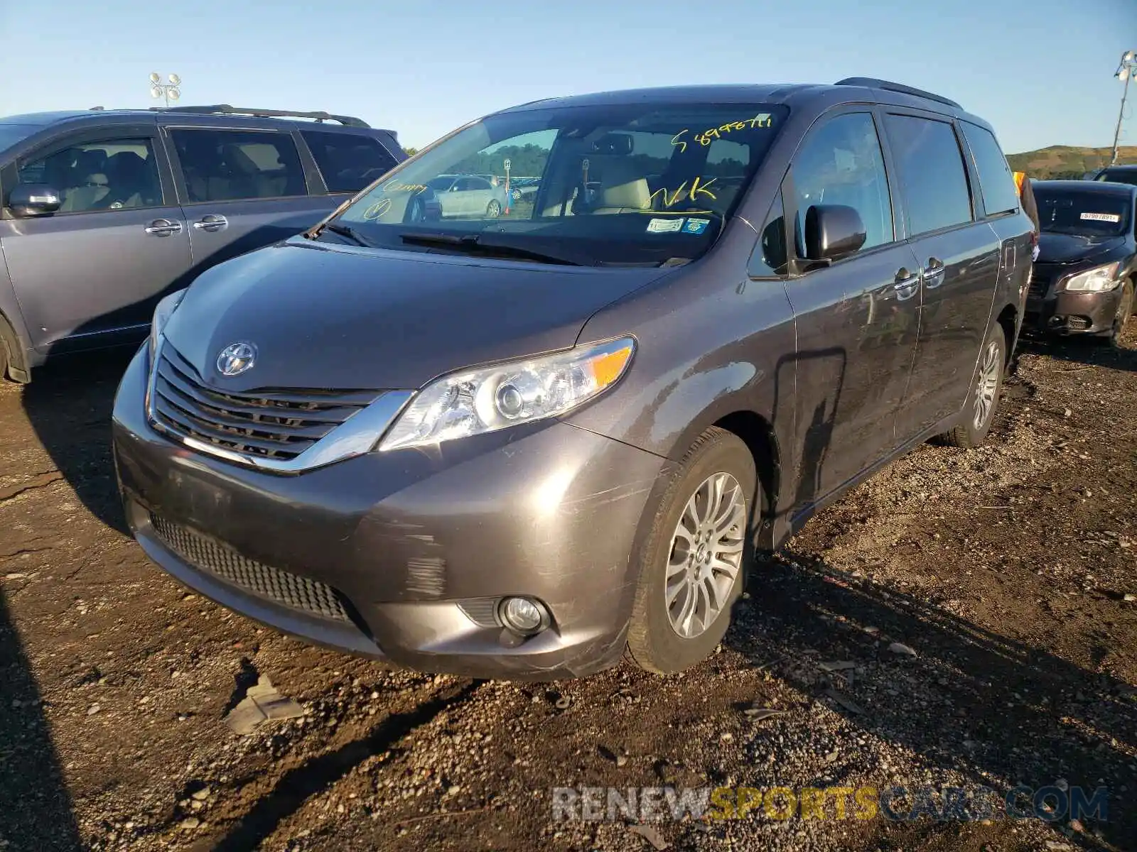 2 Photograph of a damaged car 5TDYZ3DC5LS046245 TOYOTA SIENNA 2020