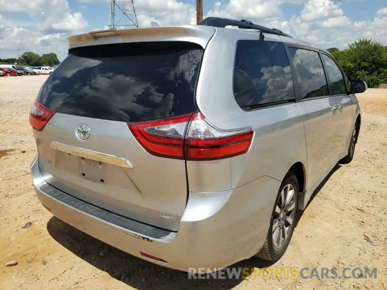 4 Photograph of a damaged car 5TDYZ3DC5LS052045 TOYOTA SIENNA 2020