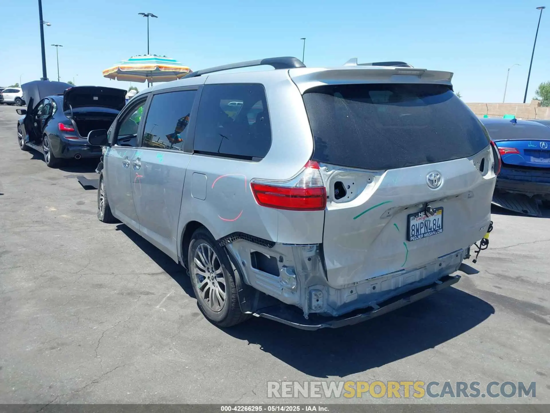 3 Photograph of a damaged car 5TDYZ3DC5LS054619 TOYOTA SIENNA 2020
