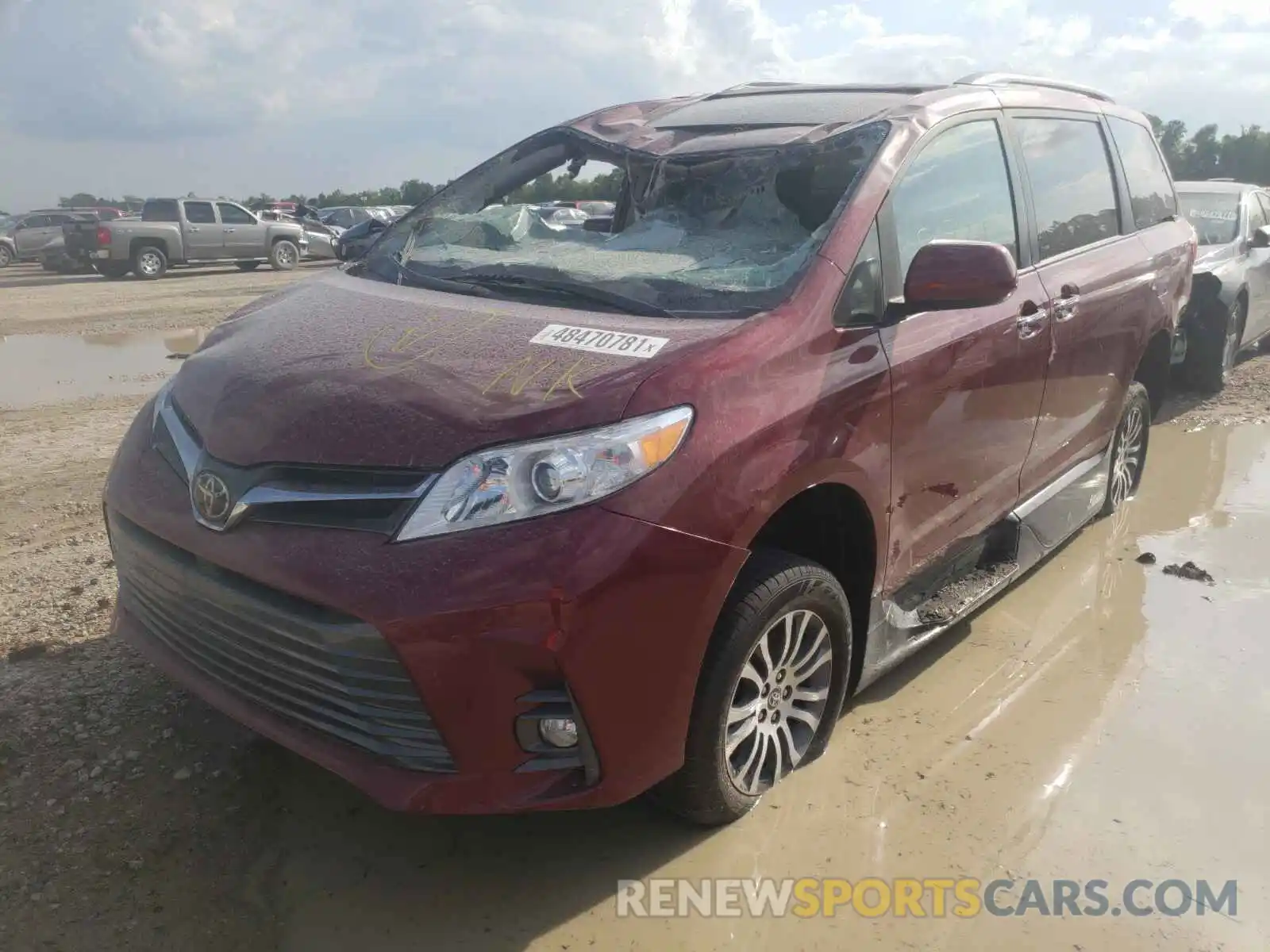 2 Photograph of a damaged car 5TDYZ3DC5LS064017 TOYOTA SIENNA 2020