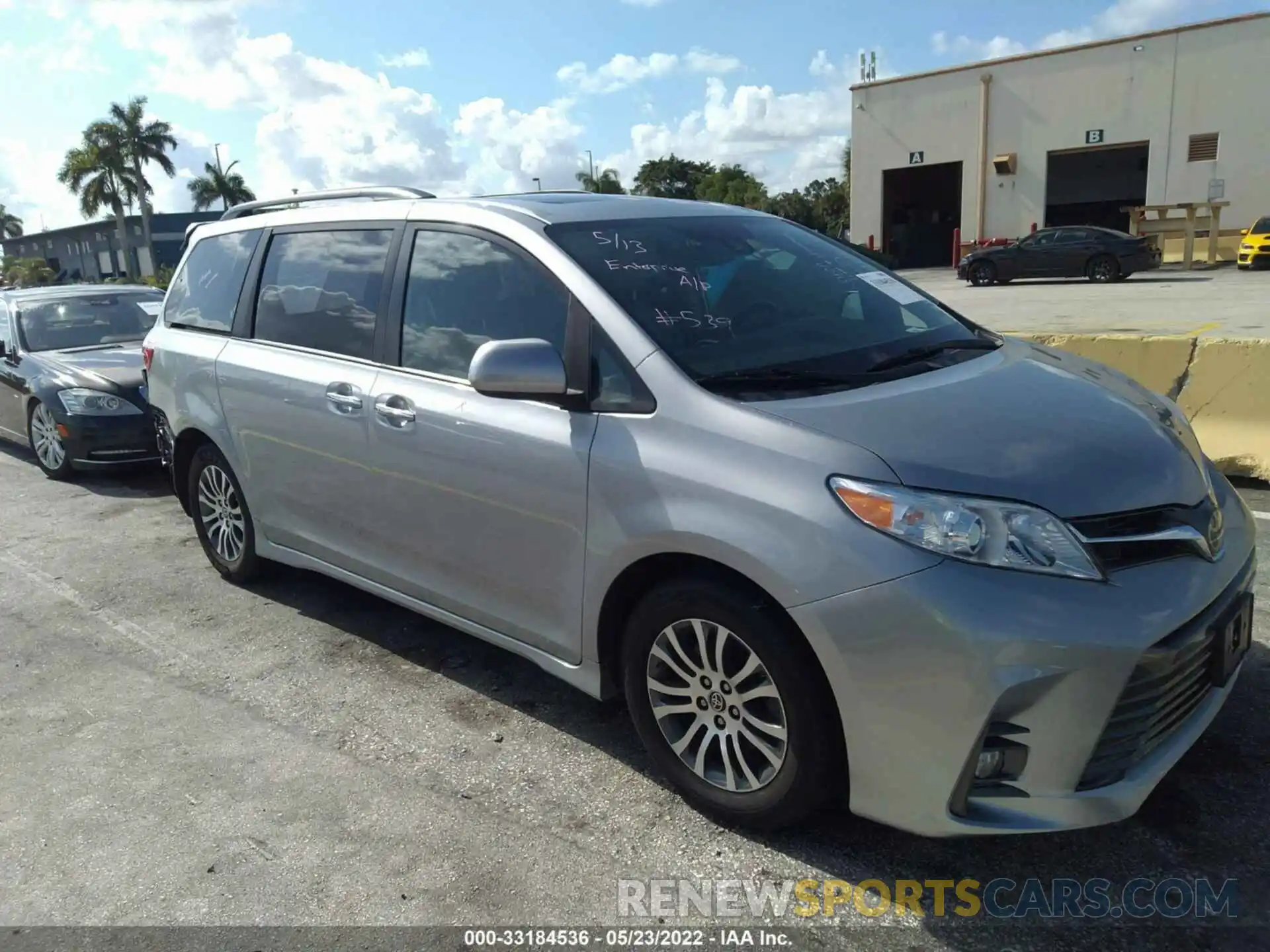 1 Photograph of a damaged car 5TDYZ3DC5LS067693 TOYOTA SIENNA 2020