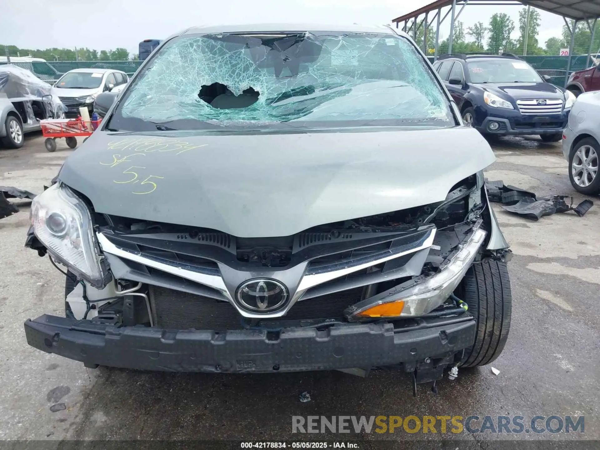 13 Photograph of a damaged car 5TDYZ3DC6LS021788 TOYOTA SIENNA 2020
