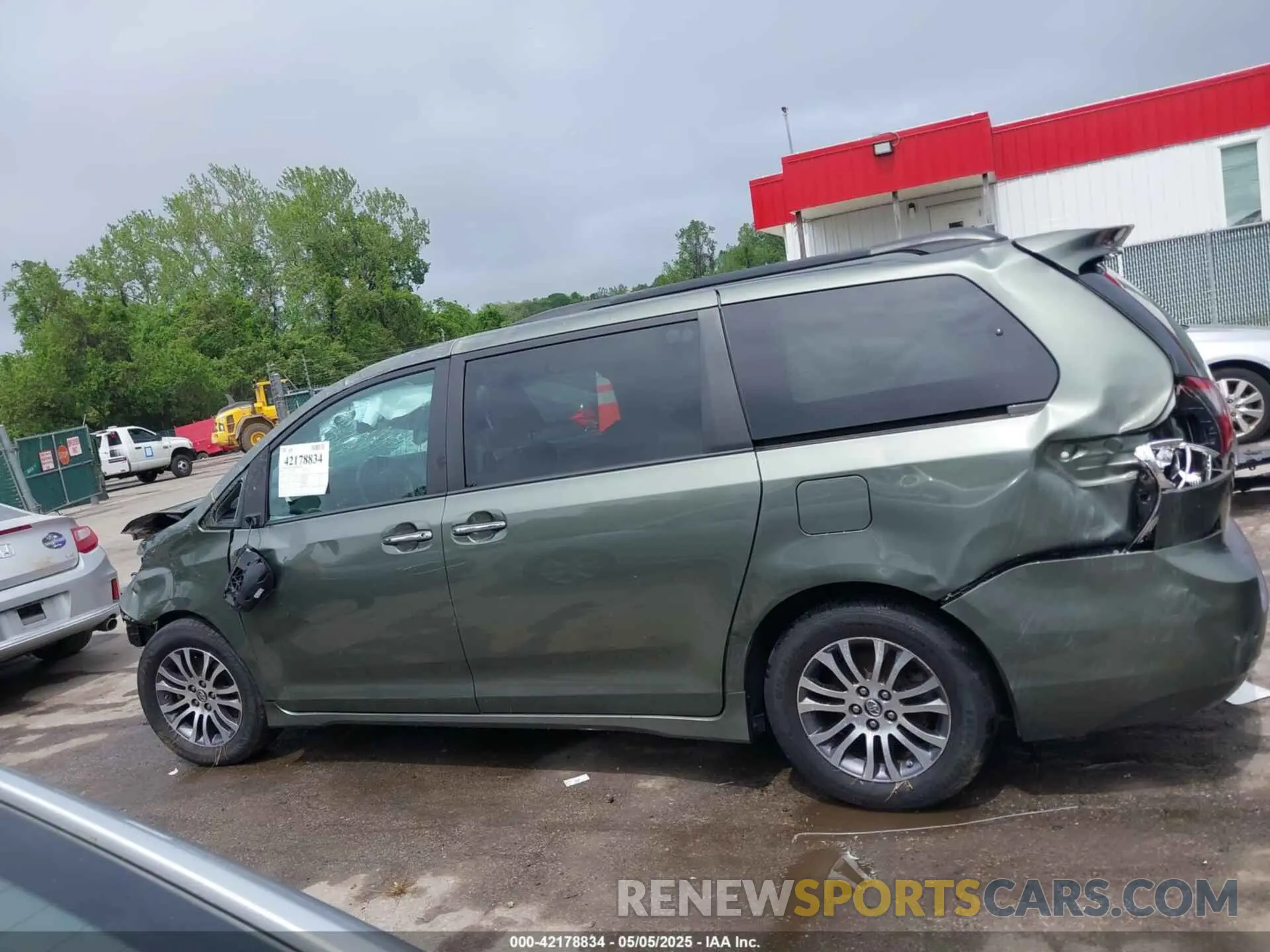 15 Photograph of a damaged car 5TDYZ3DC6LS021788 TOYOTA SIENNA 2020