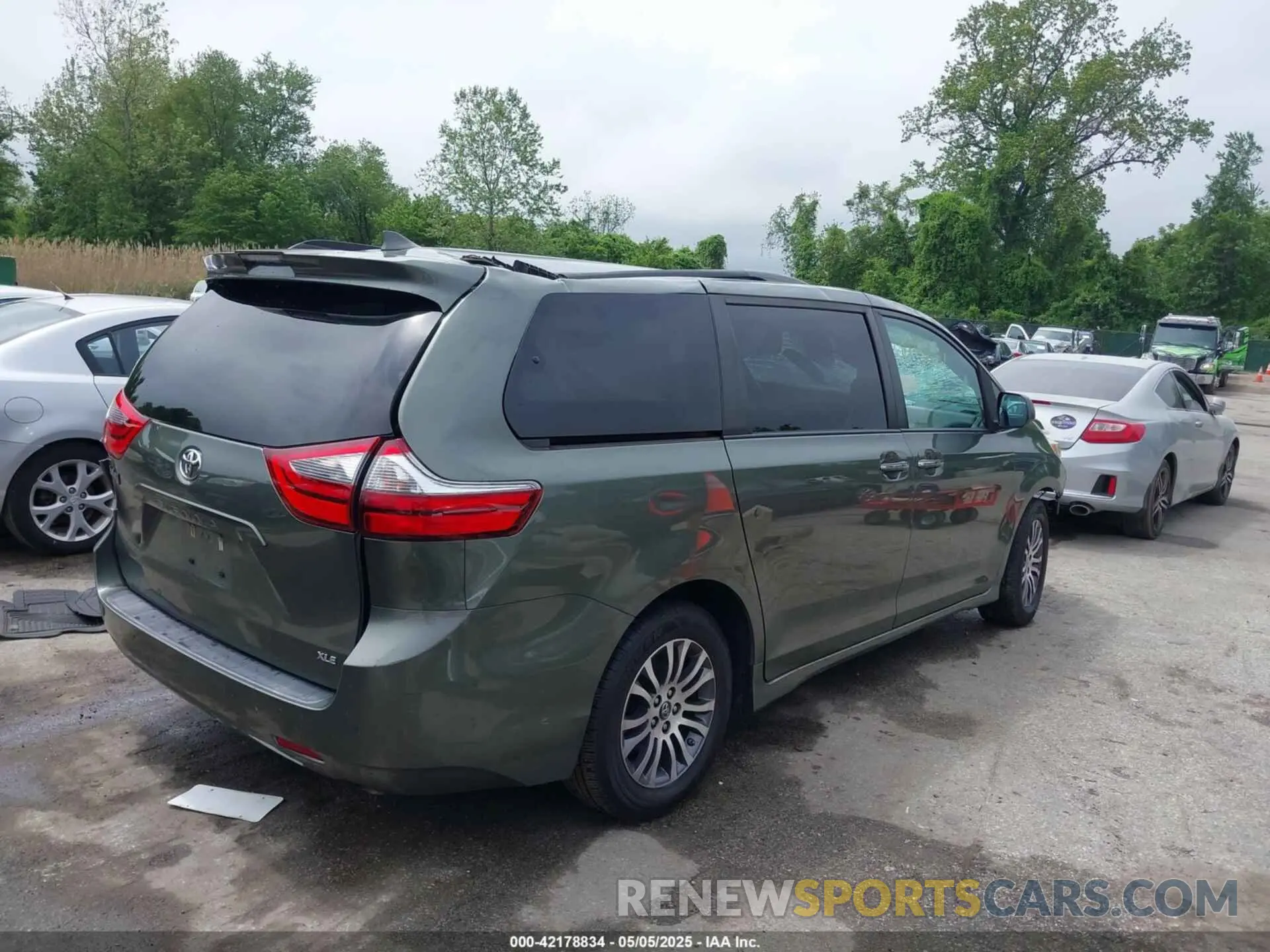 4 Photograph of a damaged car 5TDYZ3DC6LS021788 TOYOTA SIENNA 2020
