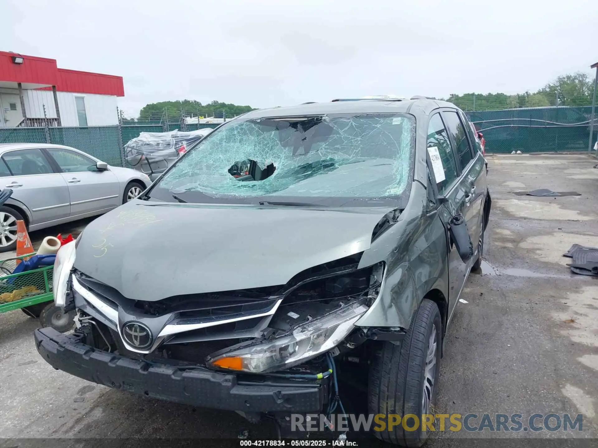 6 Photograph of a damaged car 5TDYZ3DC6LS021788 TOYOTA SIENNA 2020