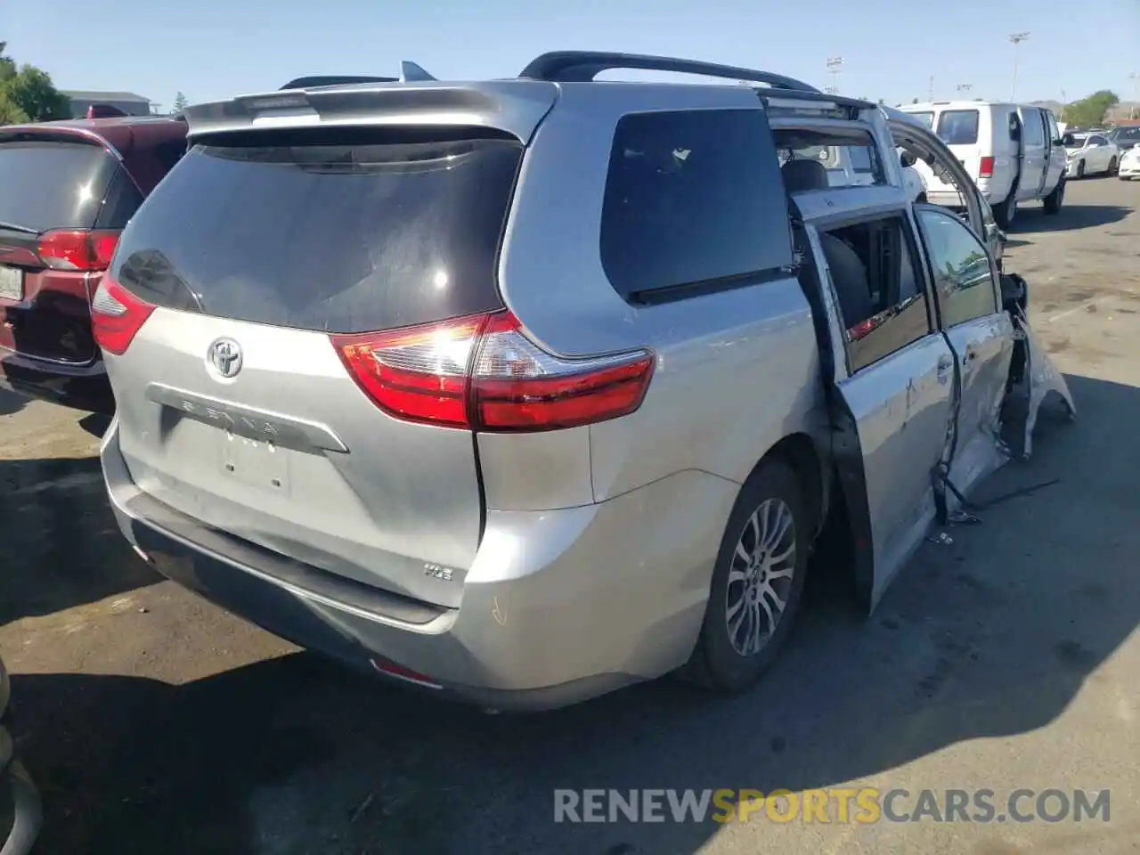 4 Photograph of a damaged car 5TDYZ3DC6LS041779 TOYOTA SIENNA 2020