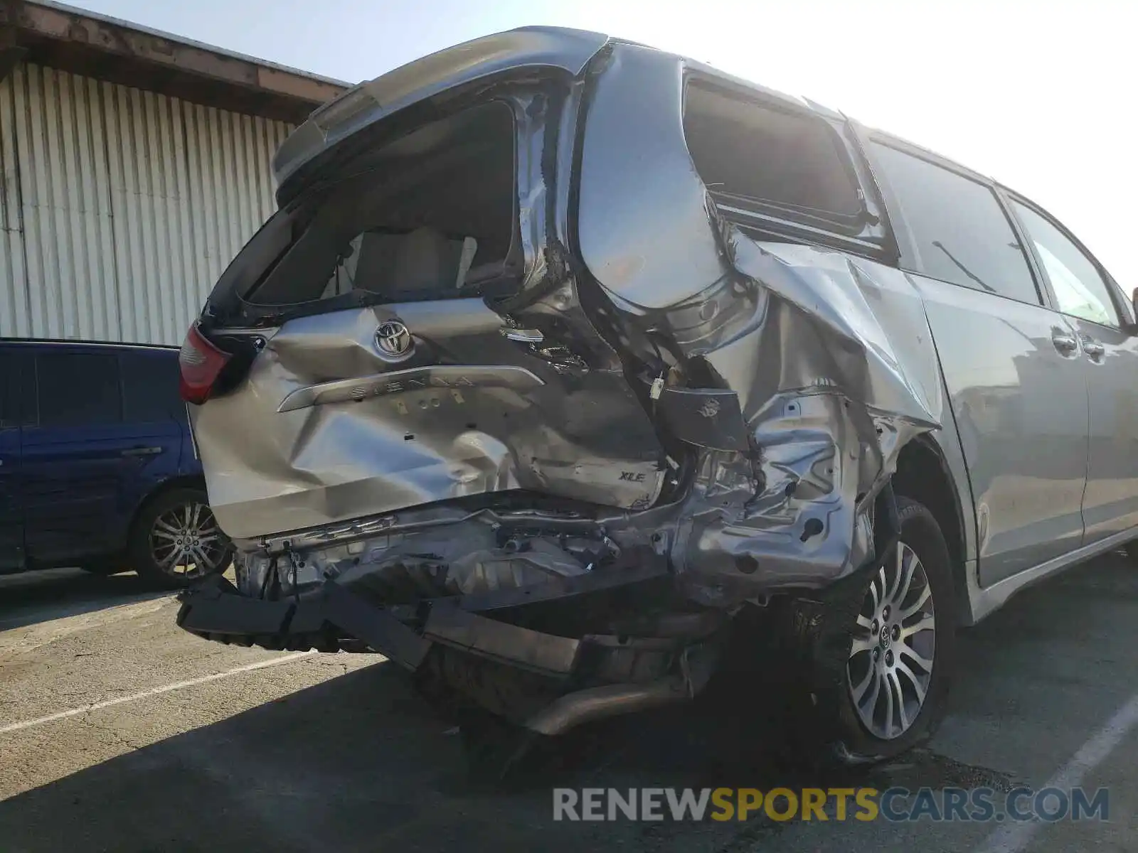 9 Photograph of a damaged car 5TDYZ3DC6LS044858 TOYOTA SIENNA 2020