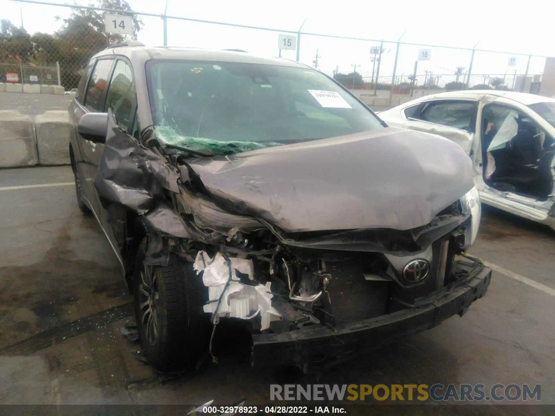 6 Photograph of a damaged car 5TDYZ3DC7LS024179 TOYOTA SIENNA 2020