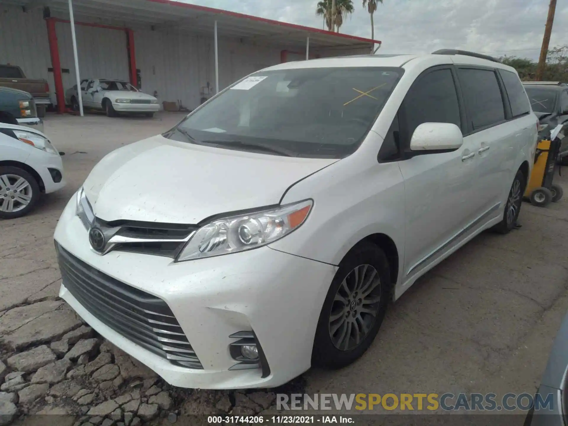 2 Photograph of a damaged car 5TDYZ3DC7LS031777 TOYOTA SIENNA 2020