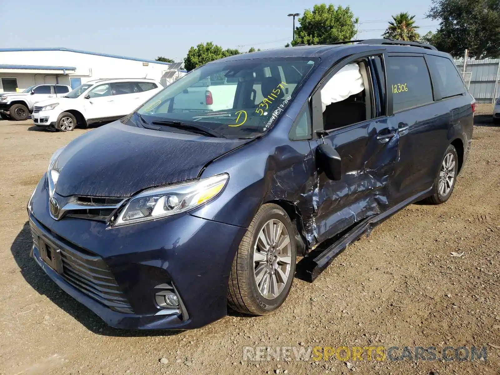 2 Photograph of a damaged car 5TDYZ3DC7LS061409 TOYOTA SIENNA 2020