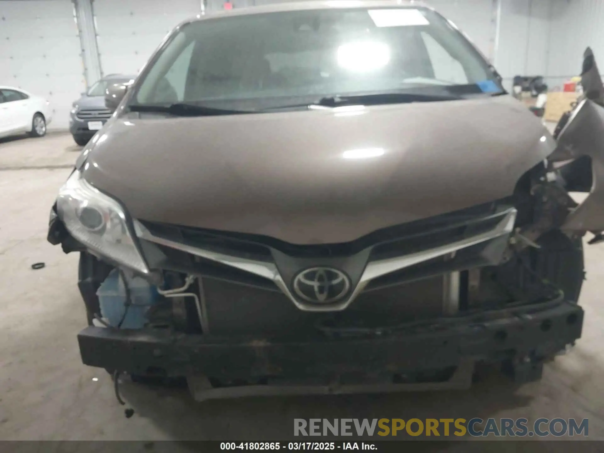 13 Photograph of a damaged car 5TDYZ3DC7LS066609 TOYOTA SIENNA 2020