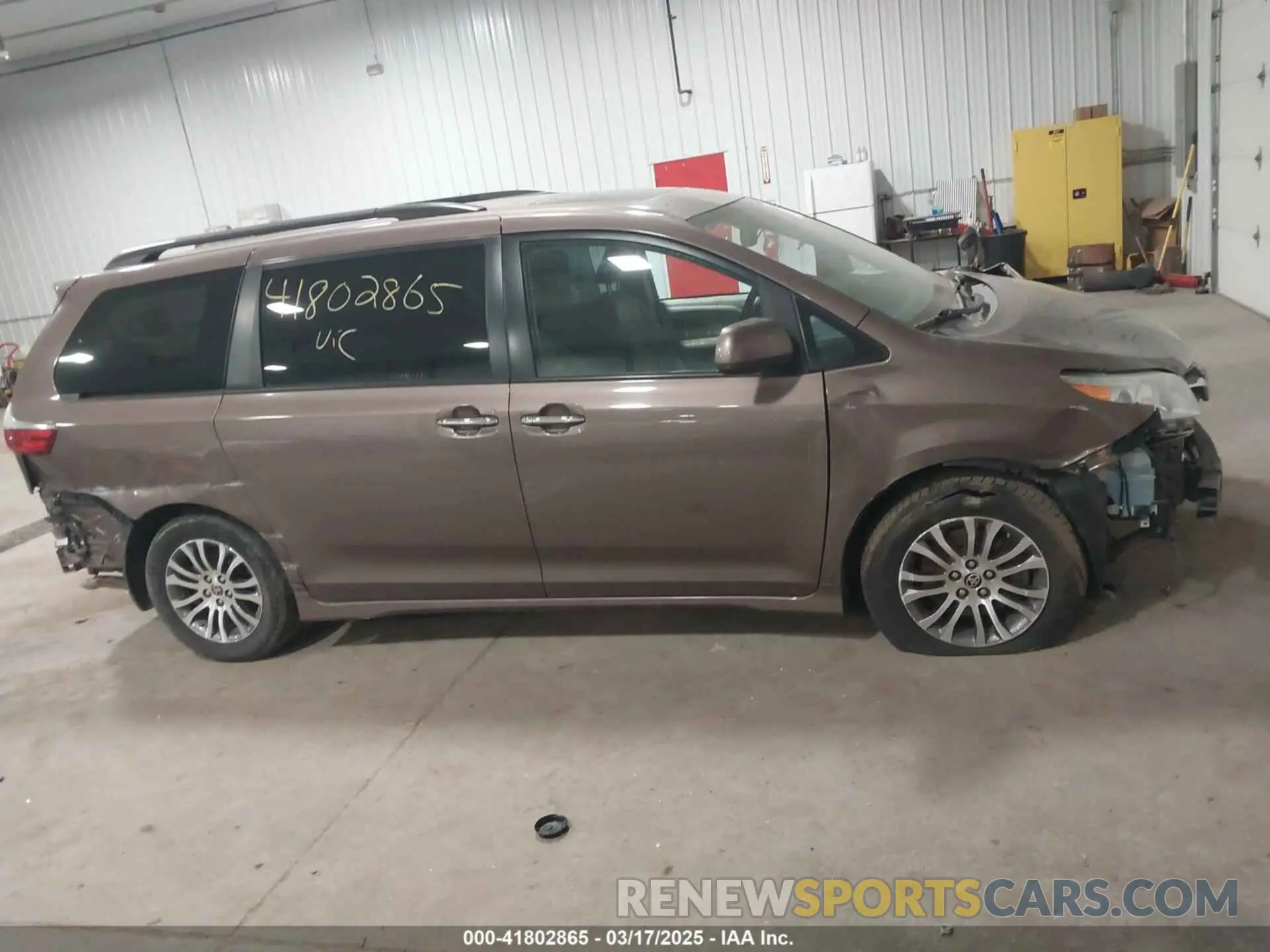14 Photograph of a damaged car 5TDYZ3DC7LS066609 TOYOTA SIENNA 2020