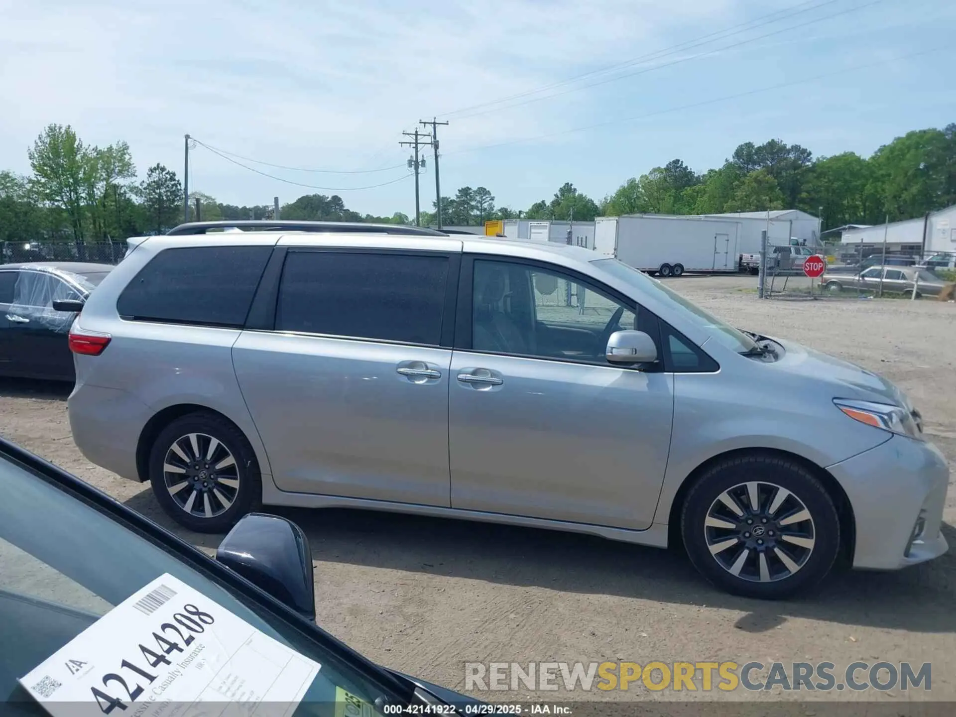 13 Photograph of a damaged car 5TDYZ3DC8LS029598 TOYOTA SIENNA 2020
