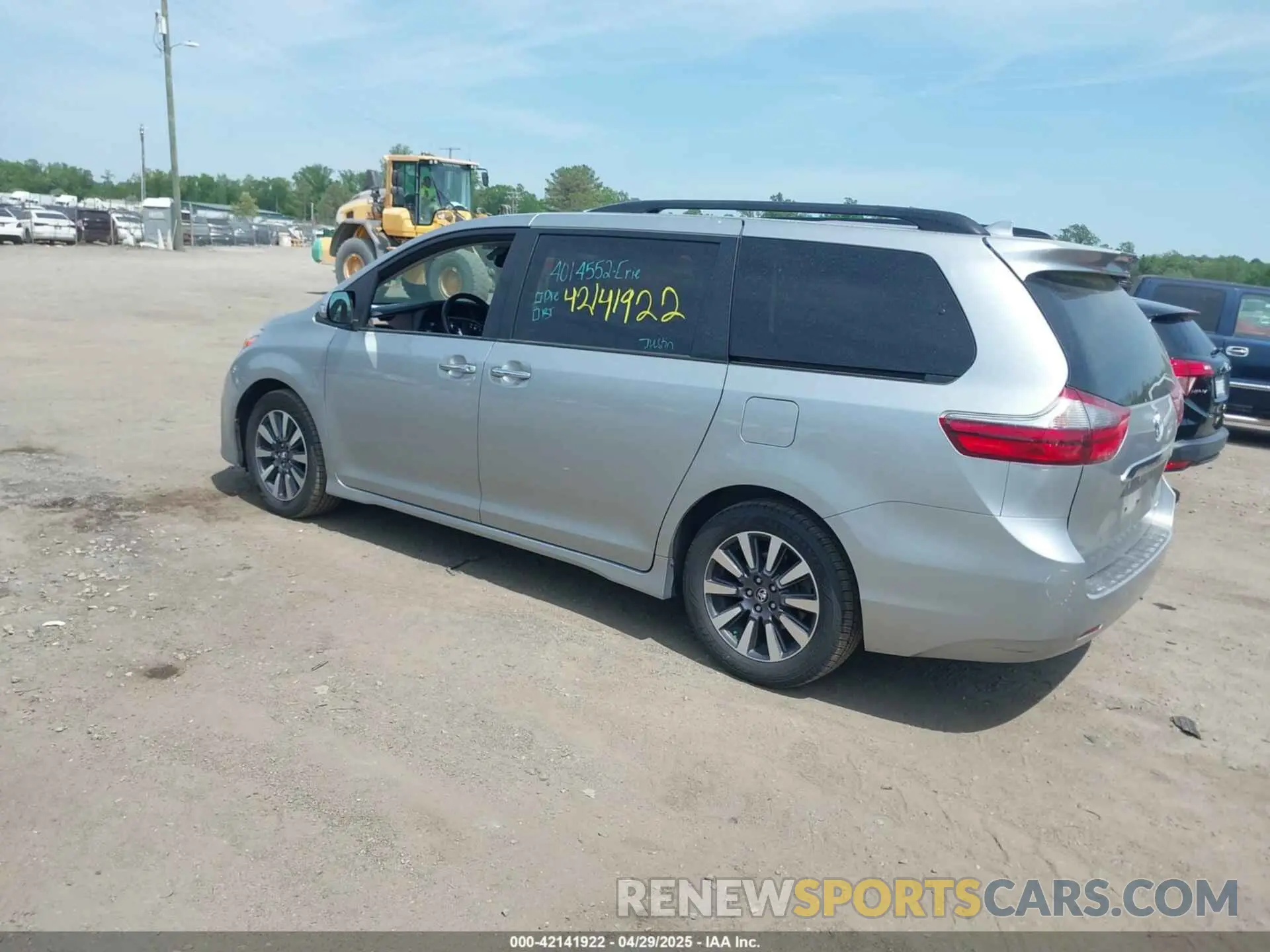 3 Photograph of a damaged car 5TDYZ3DC8LS029598 TOYOTA SIENNA 2020