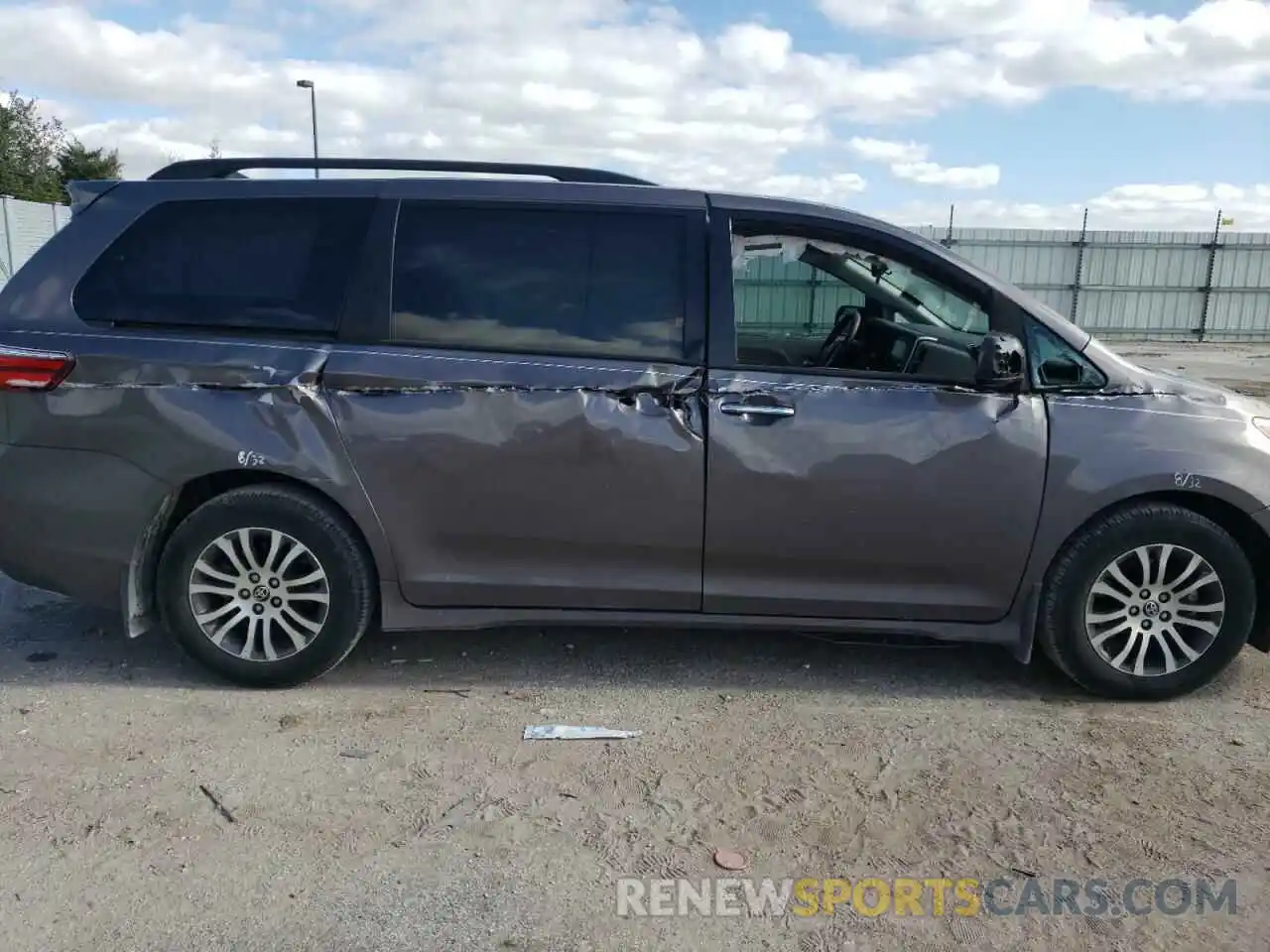 9 Photograph of a damaged car 5TDYZ3DC8LS073696 TOYOTA SIENNA 2020