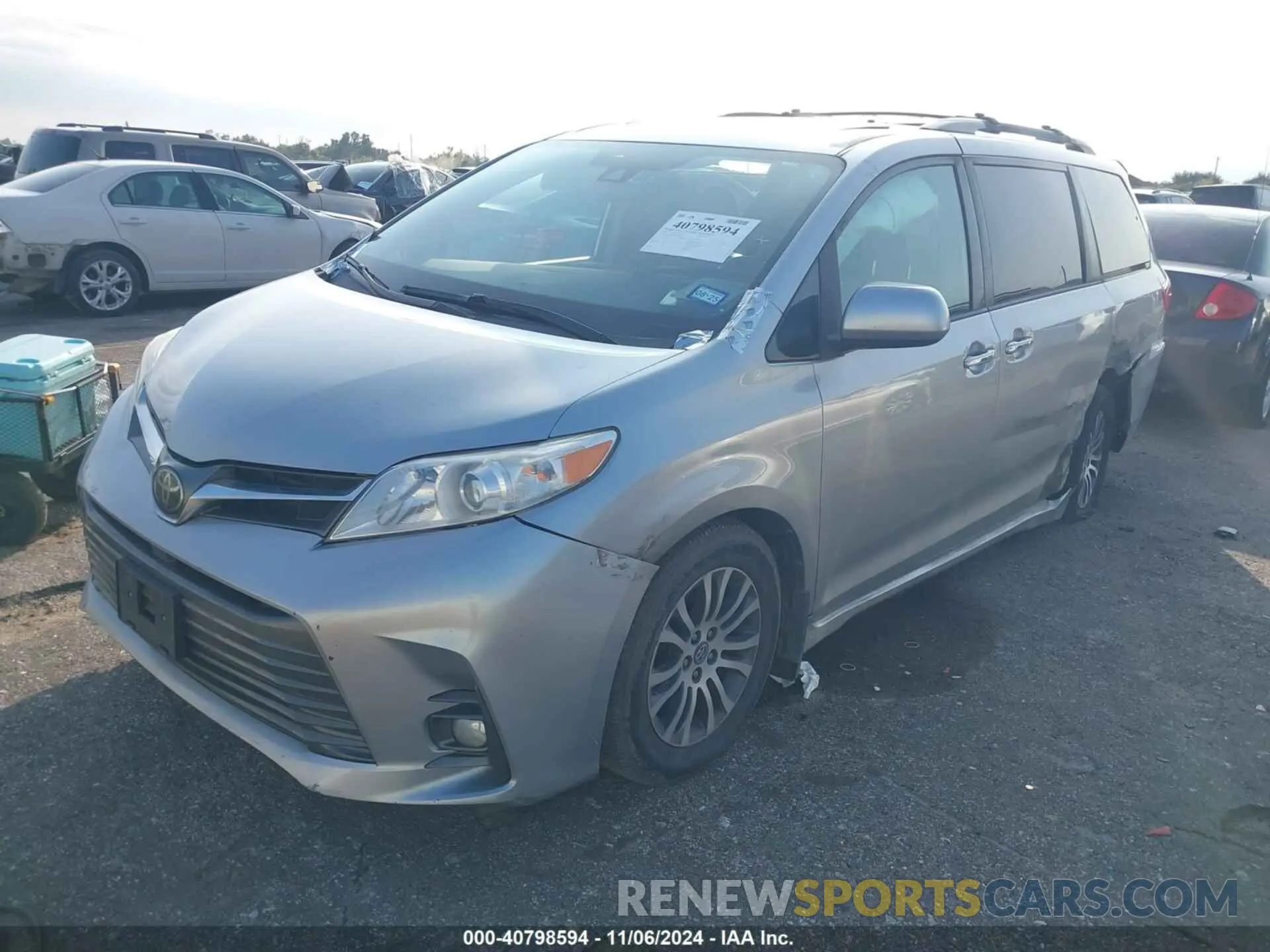 2 Photograph of a damaged car 5TDYZ3DC9LS026872 TOYOTA SIENNA 2020