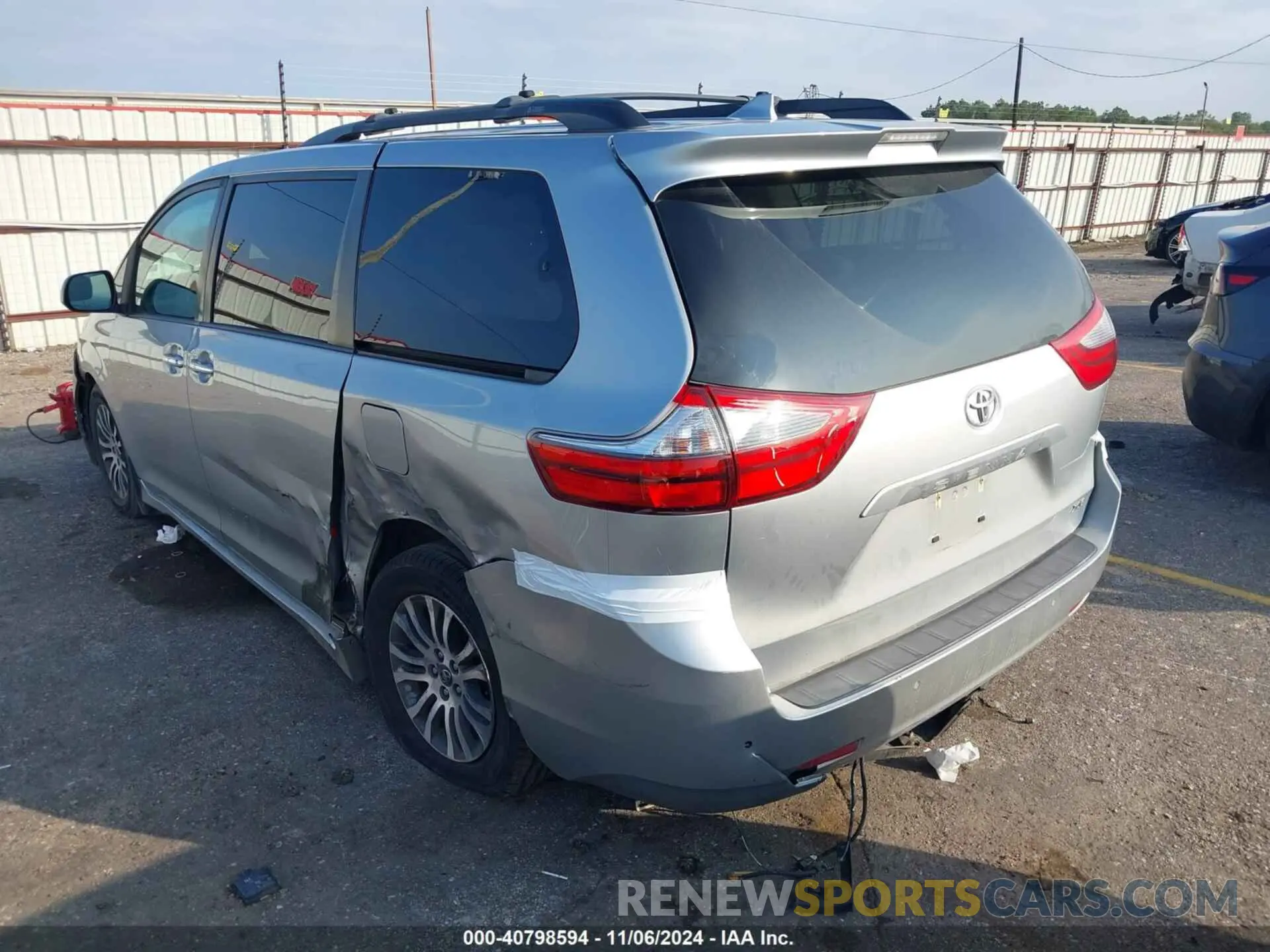 3 Photograph of a damaged car 5TDYZ3DC9LS026872 TOYOTA SIENNA 2020
