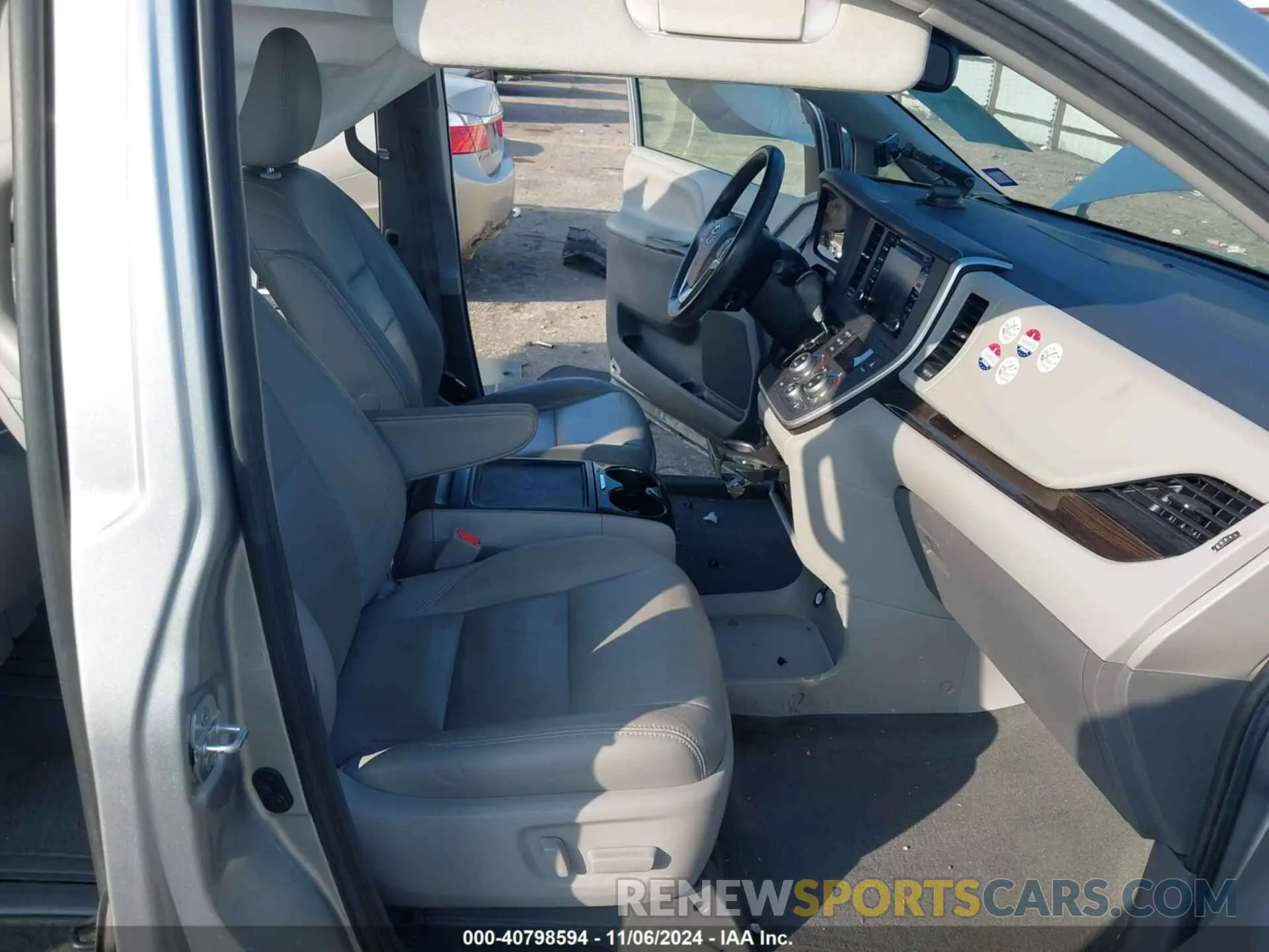 5 Photograph of a damaged car 5TDYZ3DC9LS026872 TOYOTA SIENNA 2020