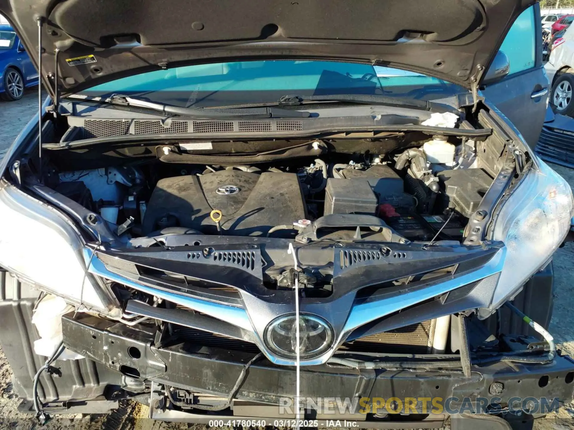 10 Photograph of a damaged car 5TDYZ3DC9LS036771 TOYOTA SIENNA 2020