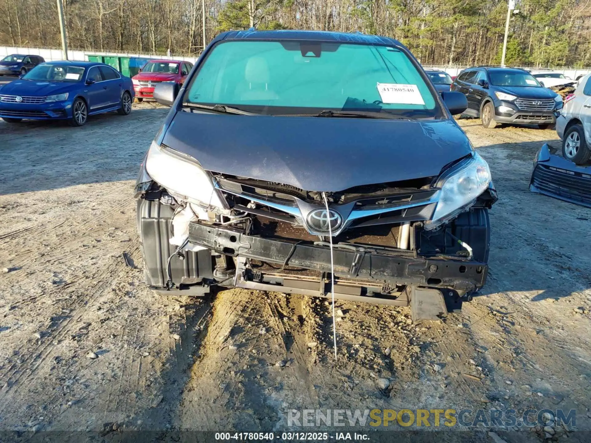 12 Photograph of a damaged car 5TDYZ3DC9LS036771 TOYOTA SIENNA 2020