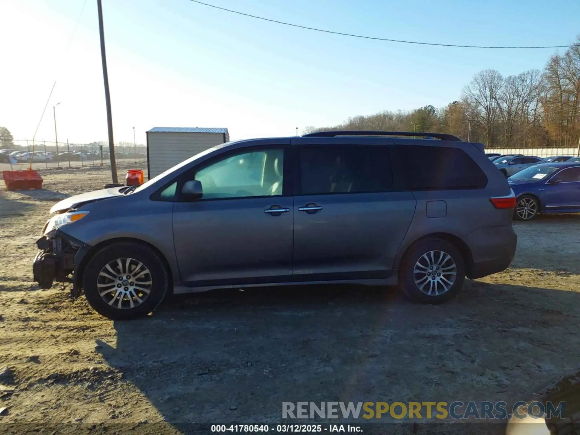 14 Photograph of a damaged car 5TDYZ3DC9LS036771 TOYOTA SIENNA 2020