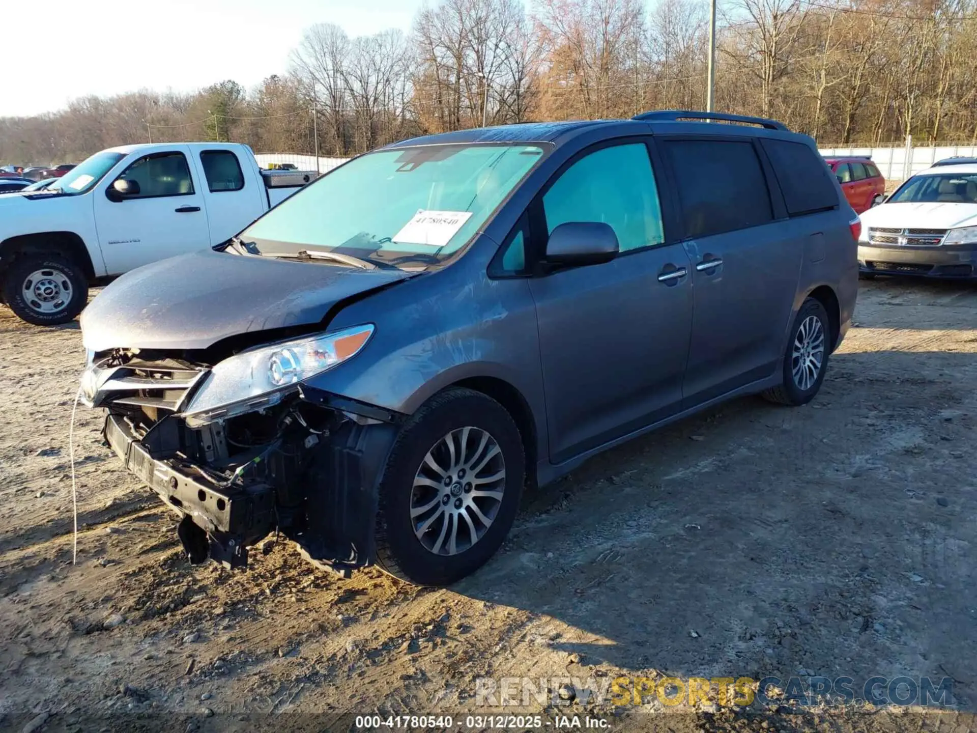 2 Photograph of a damaged car 5TDYZ3DC9LS036771 TOYOTA SIENNA 2020