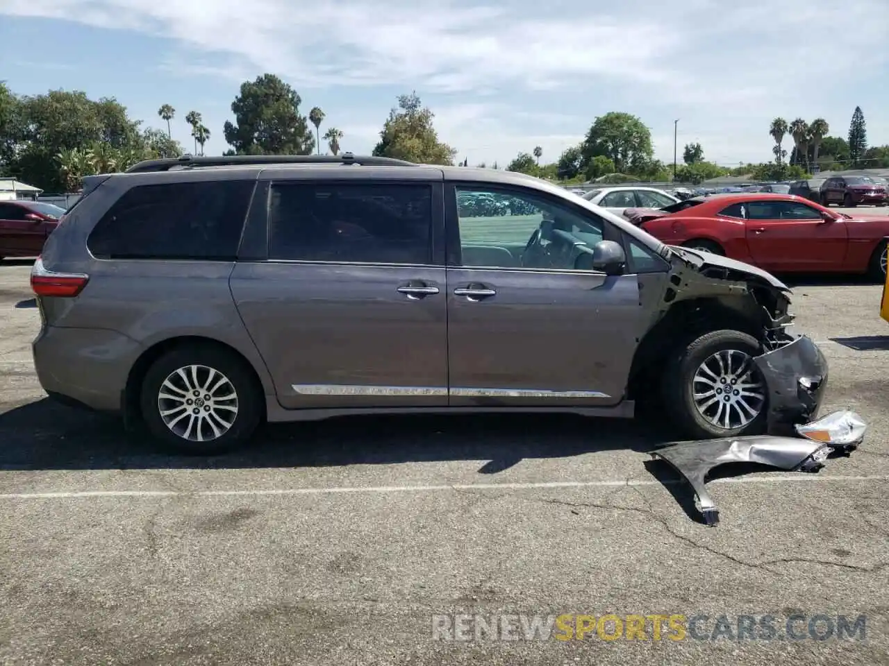 9 Photograph of a damaged car 5TDYZ3DC9LS040027 TOYOTA SIENNA 2020