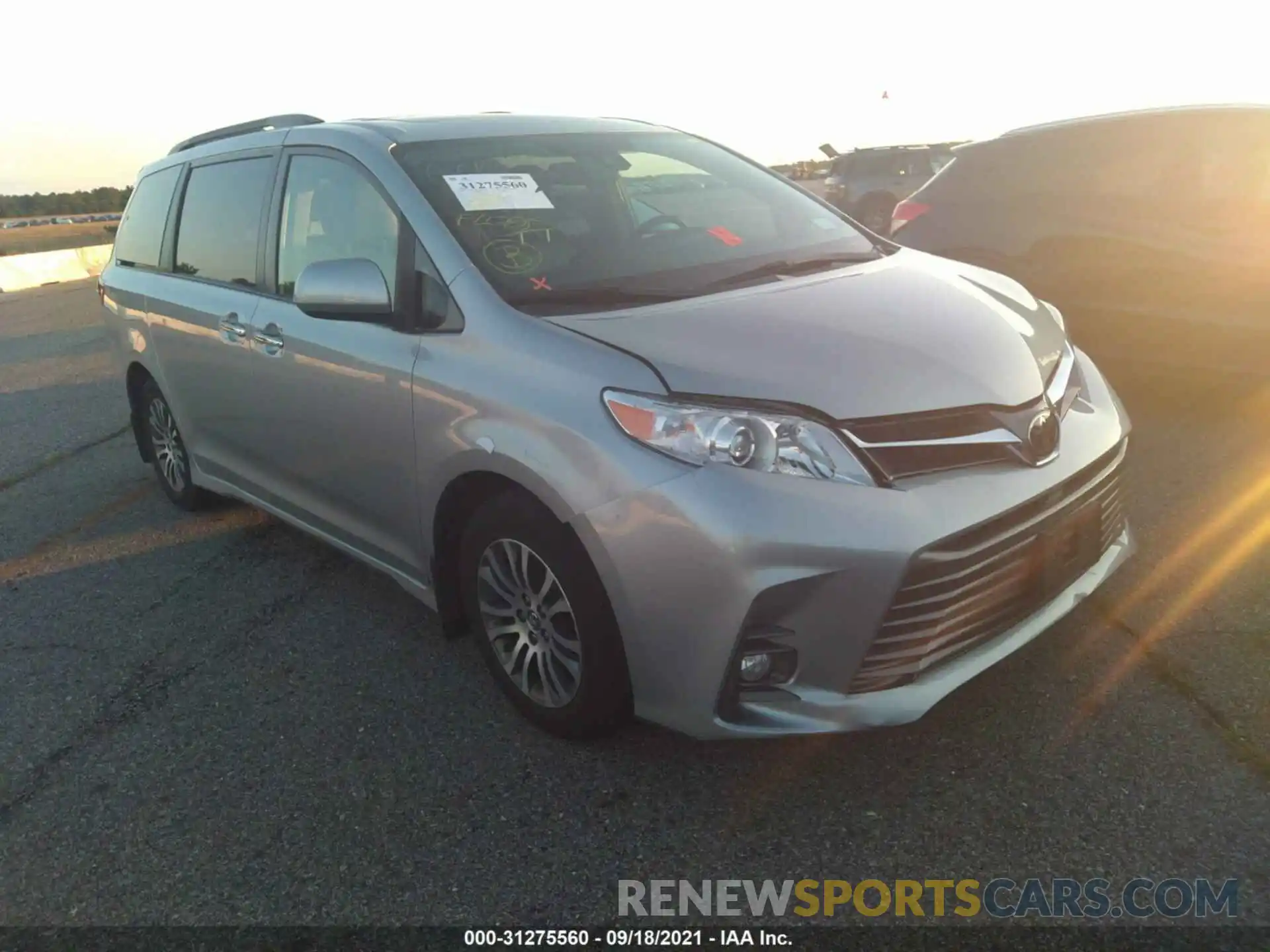 1 Photograph of a damaged car 5TDYZ3DC9LS046409 TOYOTA SIENNA 2020