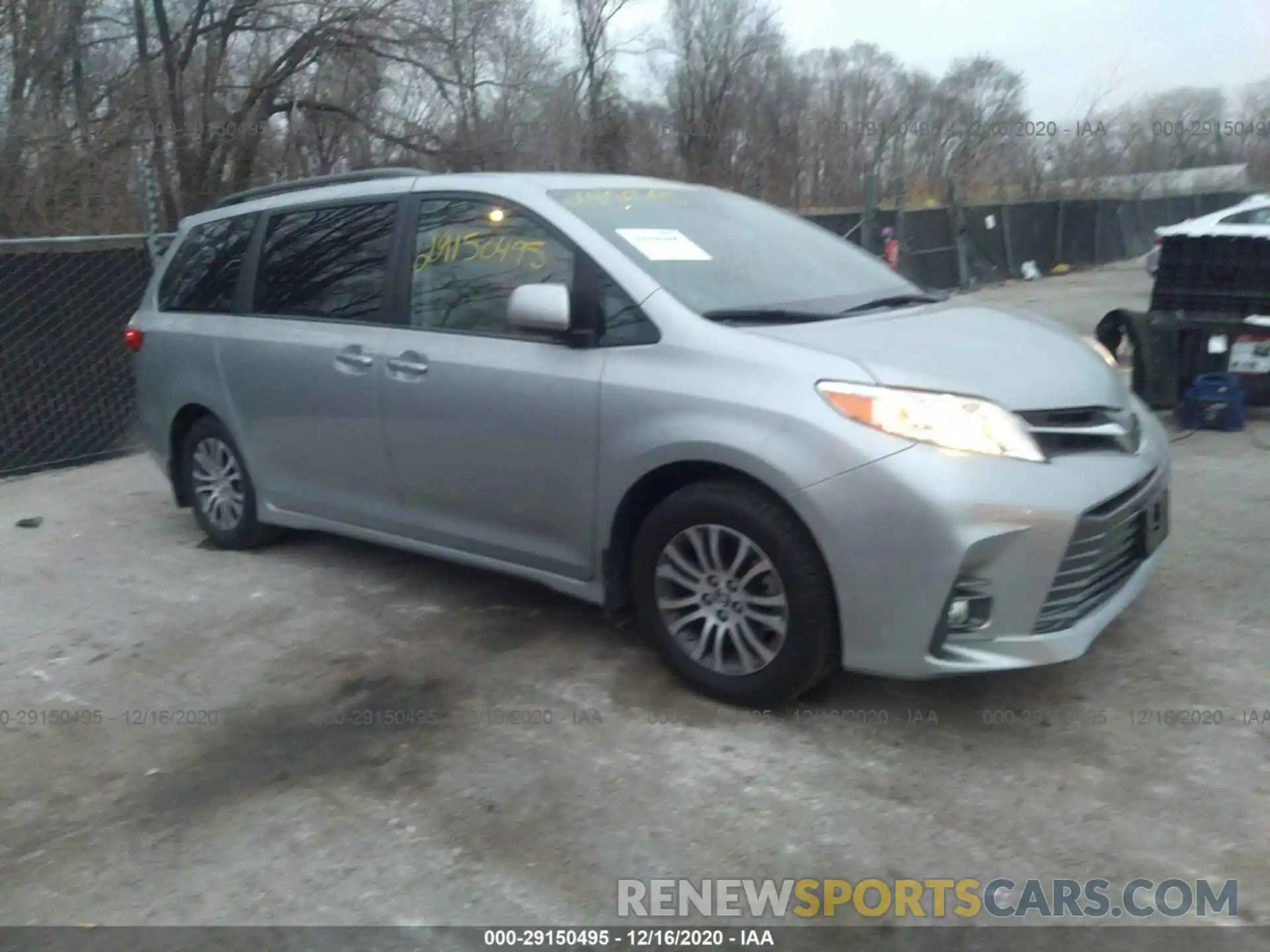 1 Photograph of a damaged car 5TDYZ3DC9LS049598 TOYOTA SIENNA 2020