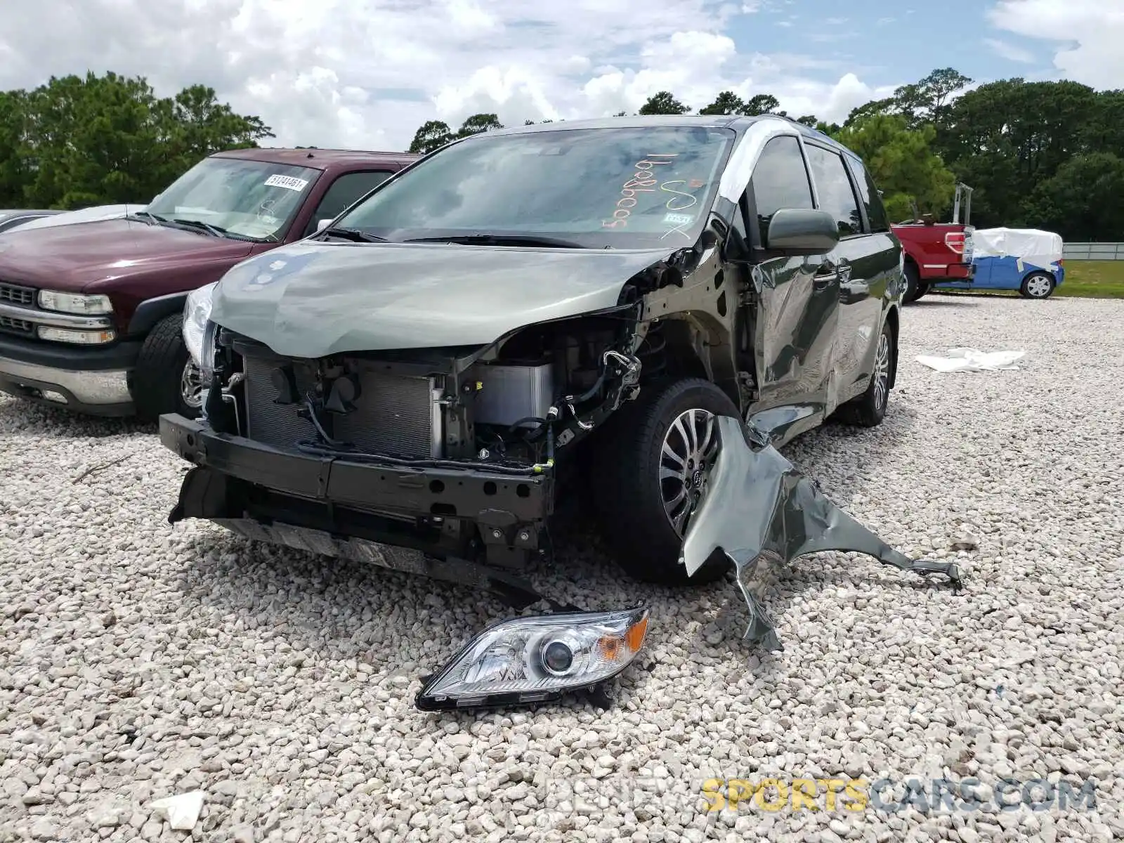 2 Photograph of a damaged car 5TDYZ3DC9LS052159 TOYOTA SIENNA 2020