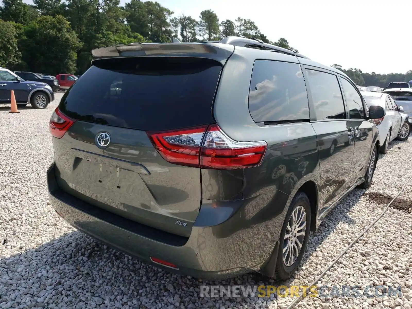 4 Photograph of a damaged car 5TDYZ3DC9LS052159 TOYOTA SIENNA 2020