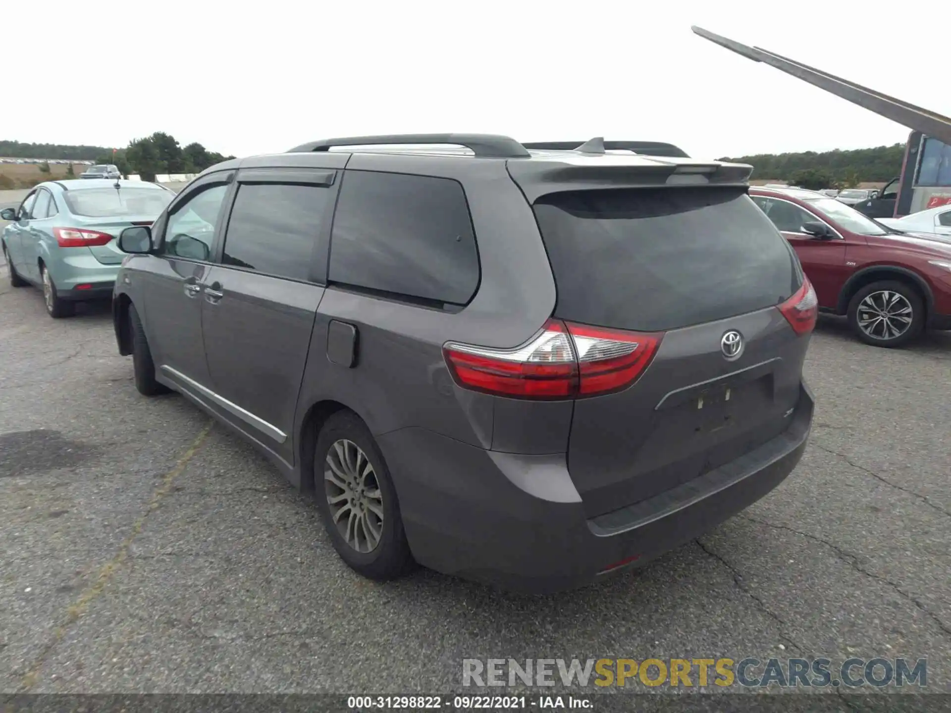 3 Photograph of a damaged car 5TDYZ3DC9LS062075 TOYOTA SIENNA 2020