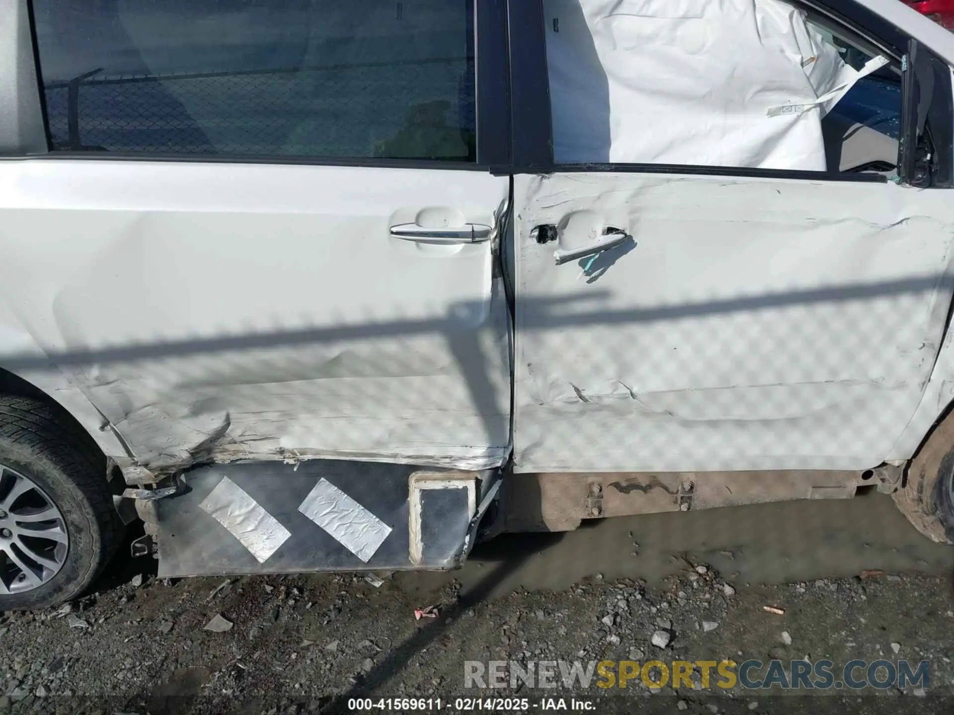 13 Photograph of a damaged car 5TDYZ3DCXLS029196 TOYOTA SIENNA 2020