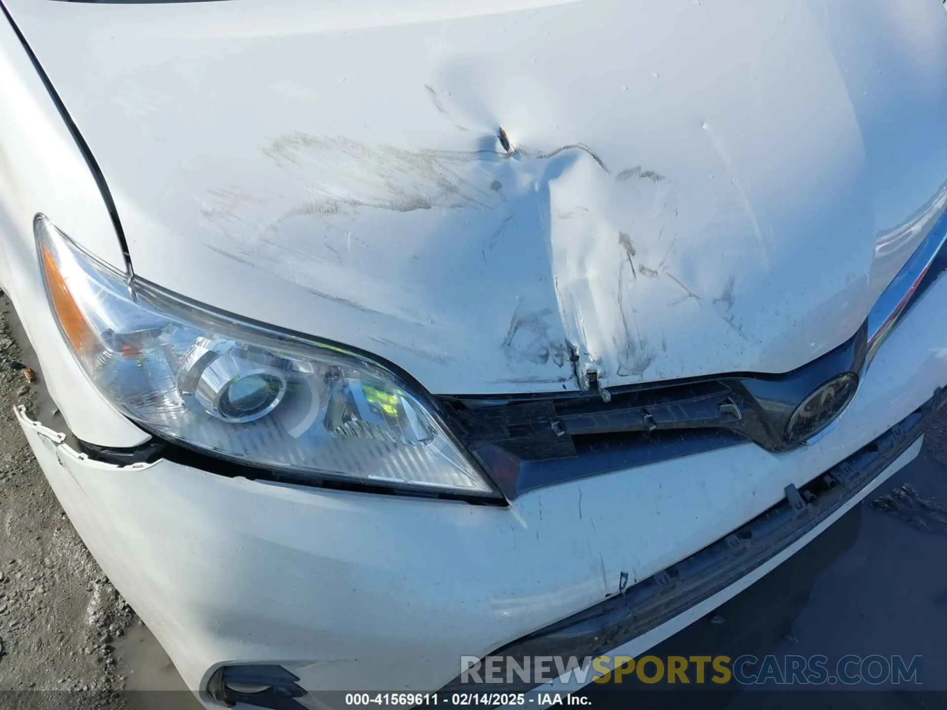 17 Photograph of a damaged car 5TDYZ3DCXLS029196 TOYOTA SIENNA 2020