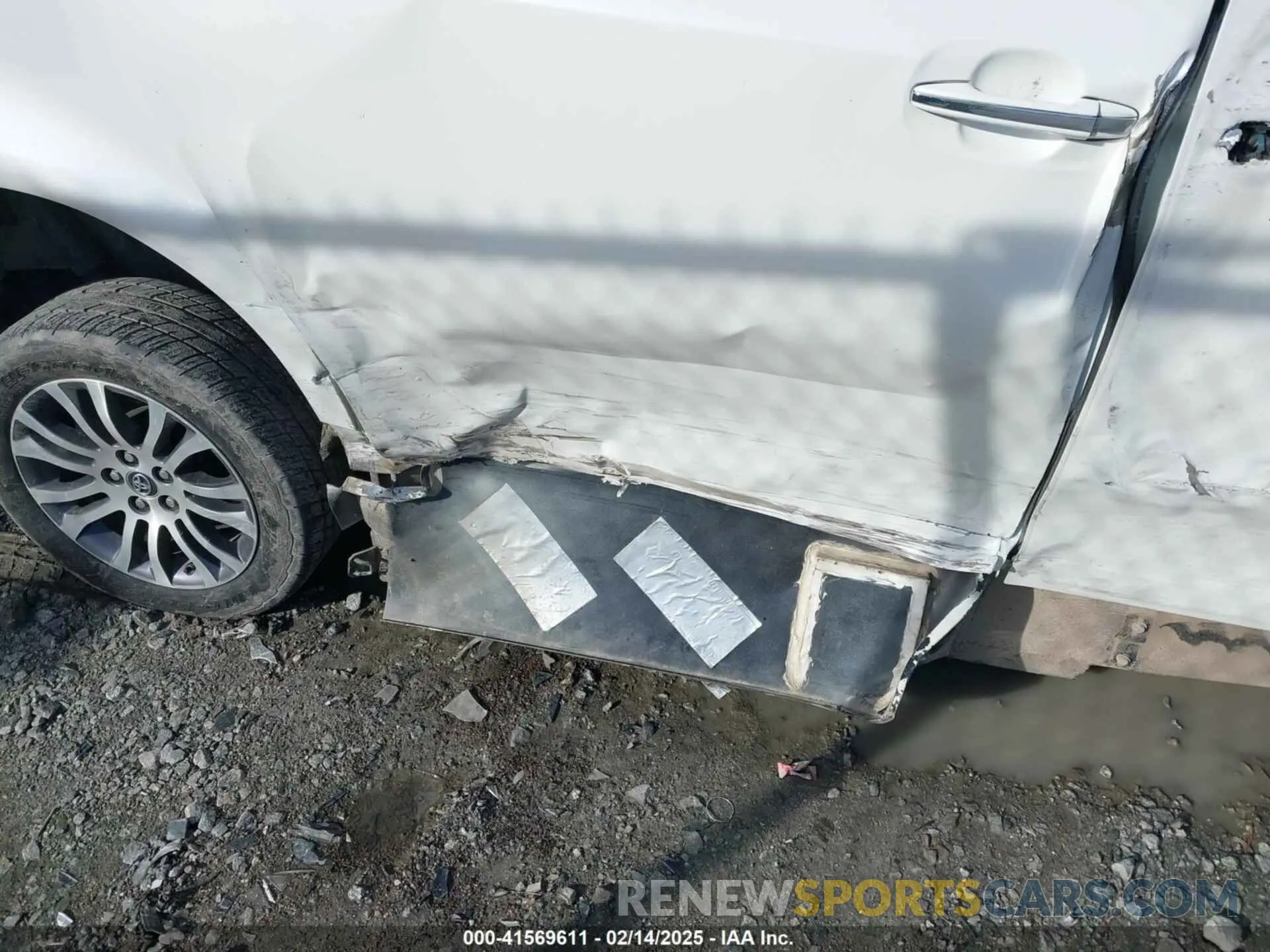 19 Photograph of a damaged car 5TDYZ3DCXLS029196 TOYOTA SIENNA 2020