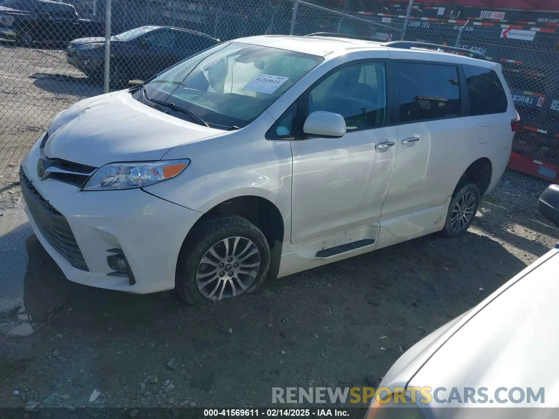 2 Photograph of a damaged car 5TDYZ3DCXLS029196 TOYOTA SIENNA 2020