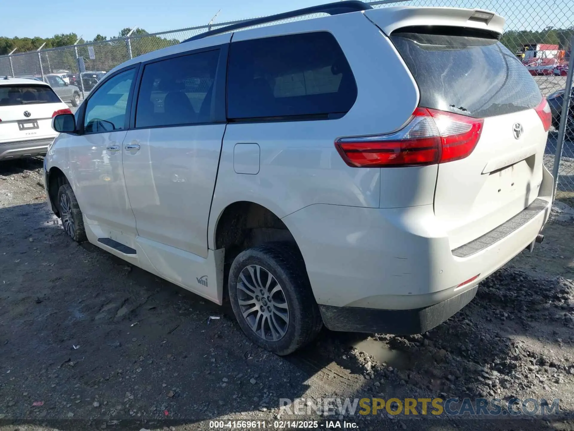 3 Photograph of a damaged car 5TDYZ3DCXLS029196 TOYOTA SIENNA 2020