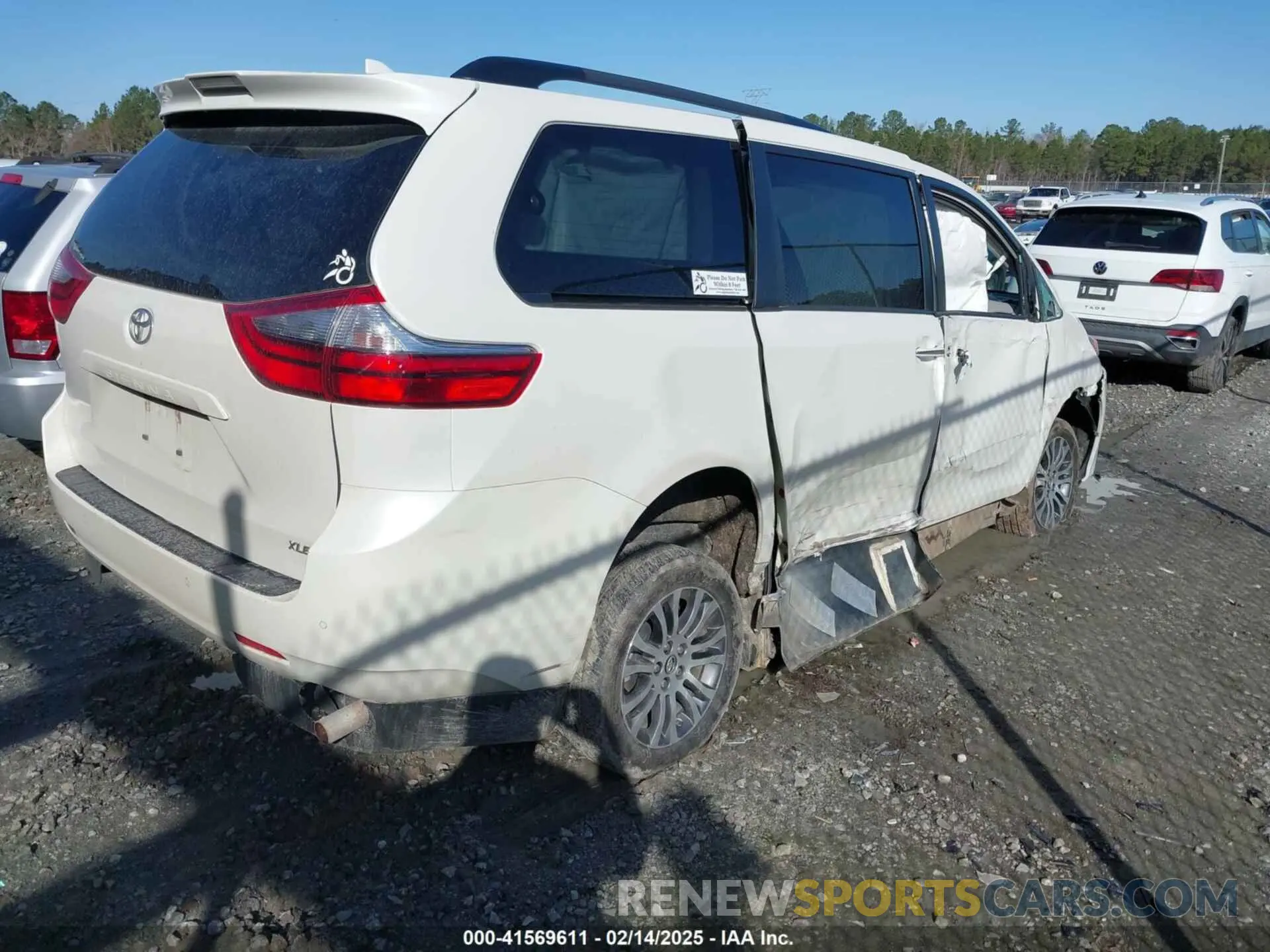 4 Photograph of a damaged car 5TDYZ3DCXLS029196 TOYOTA SIENNA 2020