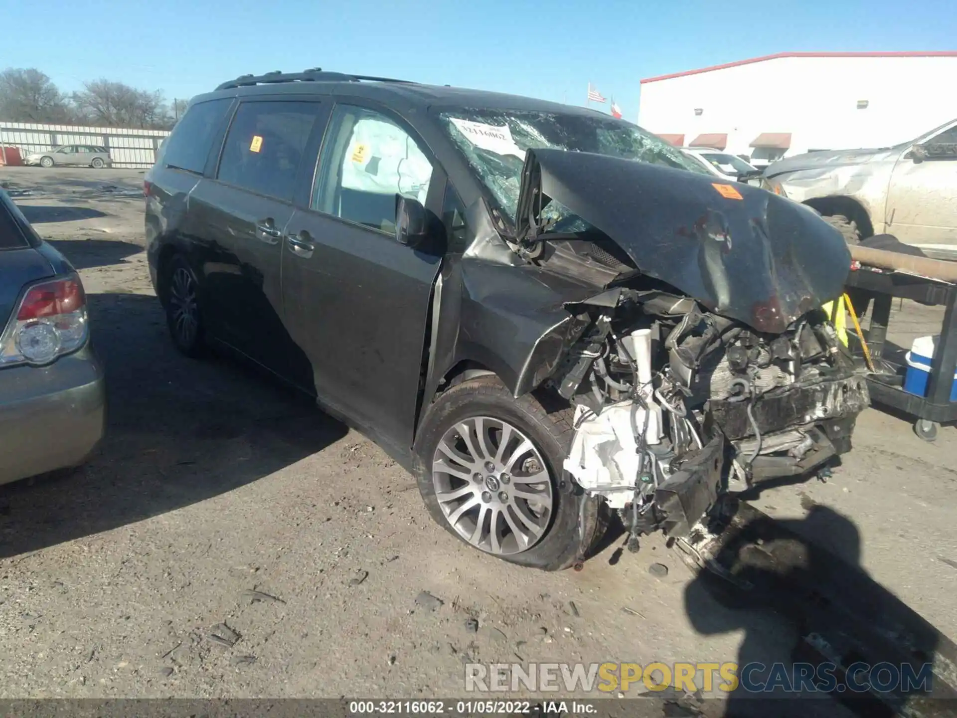 1 Photograph of a damaged car 5TDYZ3DCXLS037802 TOYOTA SIENNA 2020