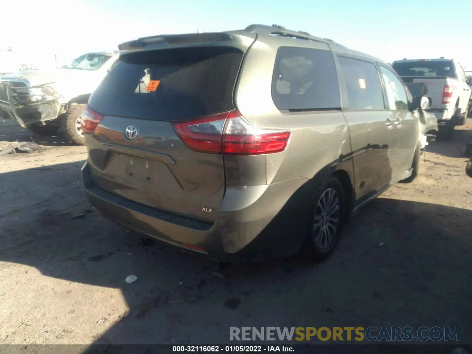 4 Photograph of a damaged car 5TDYZ3DCXLS037802 TOYOTA SIENNA 2020